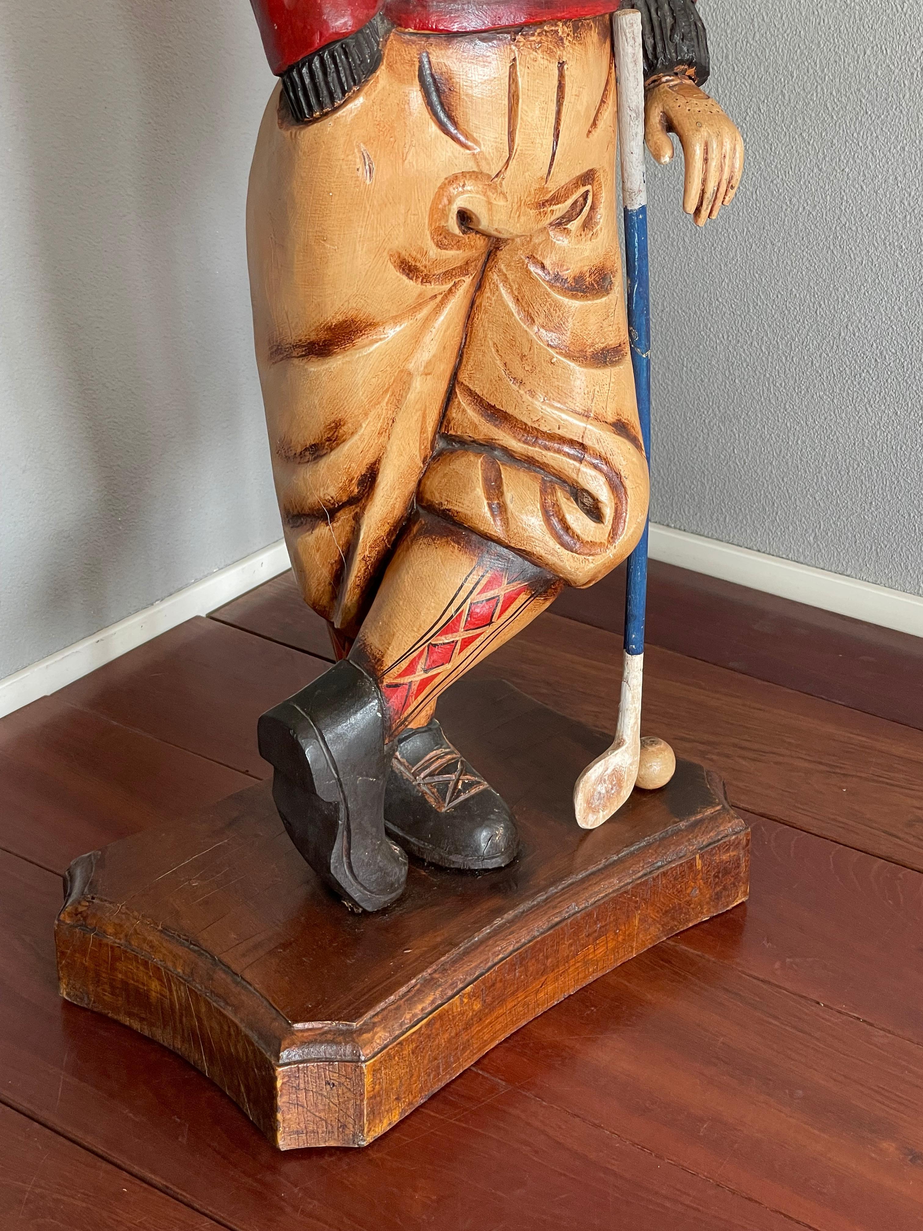 Sculpture de sol sculptée à la main d'un golfeur dans des chaussettes écossaises Tartan de Knickerbocker et écossaises Excellent état - En vente à Lisse, NL