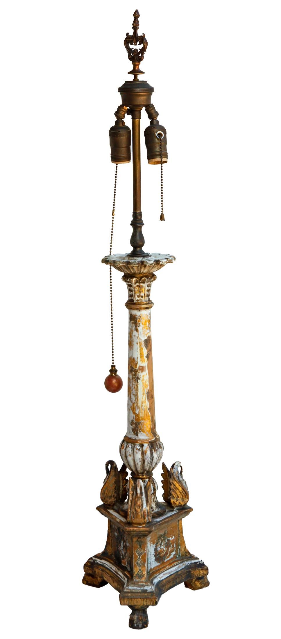 Néo-Renaissance Bougeoirs en bois Florentine sculptés à la main en vente