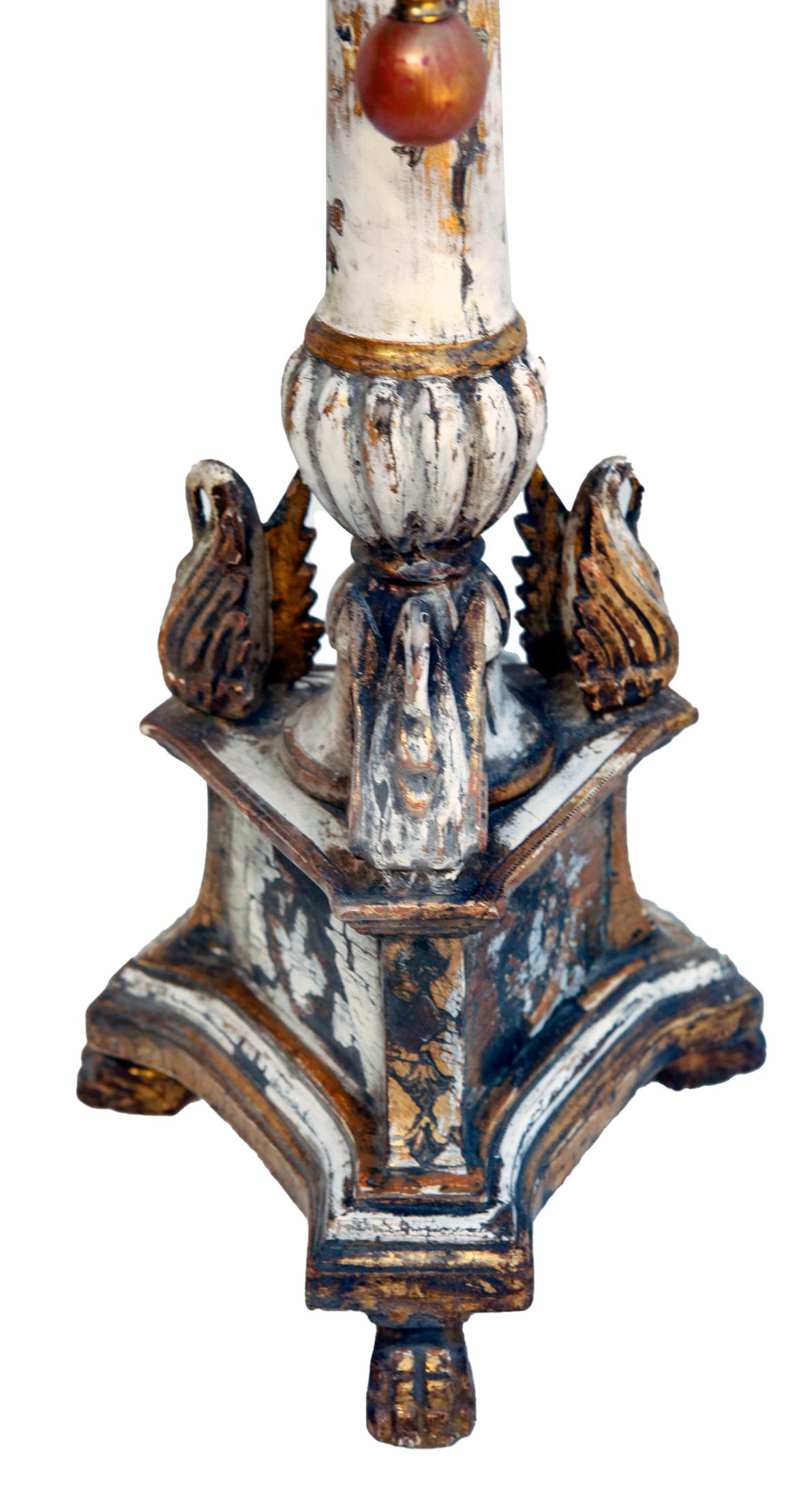 Bougeoirs en bois Florentine sculptés à la main Bon état - En vente à Malibu, CA