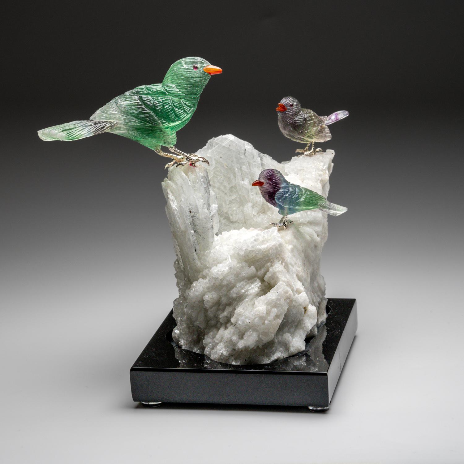 Finitions Fluorite sculptées à la main sur une tourmaline dans un Matrix Albite (6,5 po. (H) en vente 6