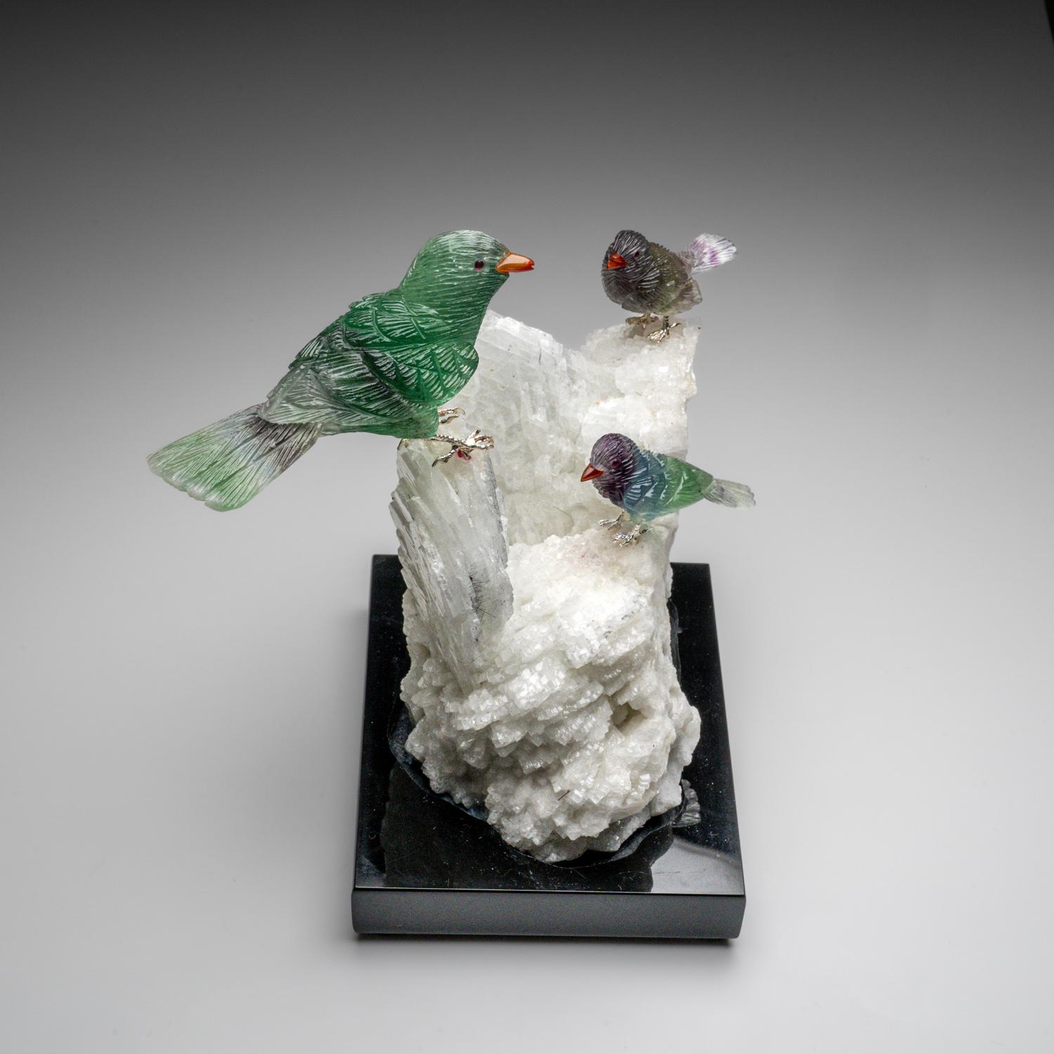 Finitions Fluorite sculptées à la main sur une tourmaline dans un Matrix Albite (6,5 po. (H) en vente 2