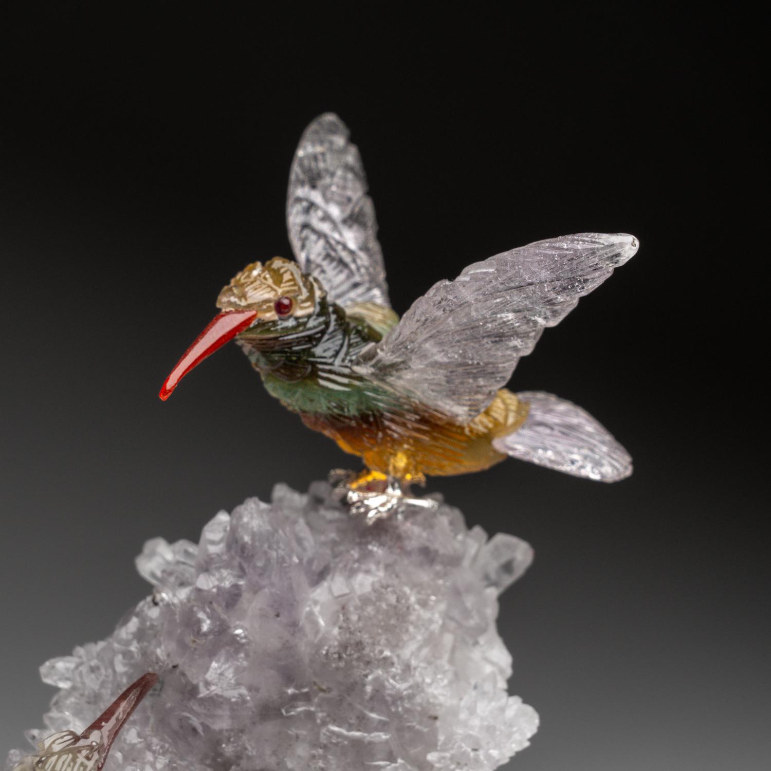 Colibrí de Fluorita Tallado a Mano sobre Geoda de Amatista (5 