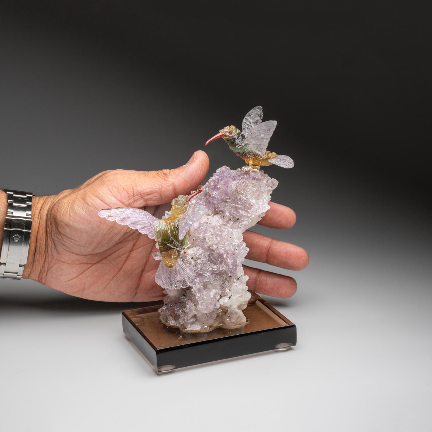 Colibrí de Fluorita Tallado a Mano sobre Geoda de Amatista (5 