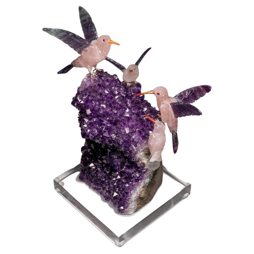 Colibríes de Fluorita Tallados a Mano sobre una Turmalina Sandía en Matriz de Cuarzo