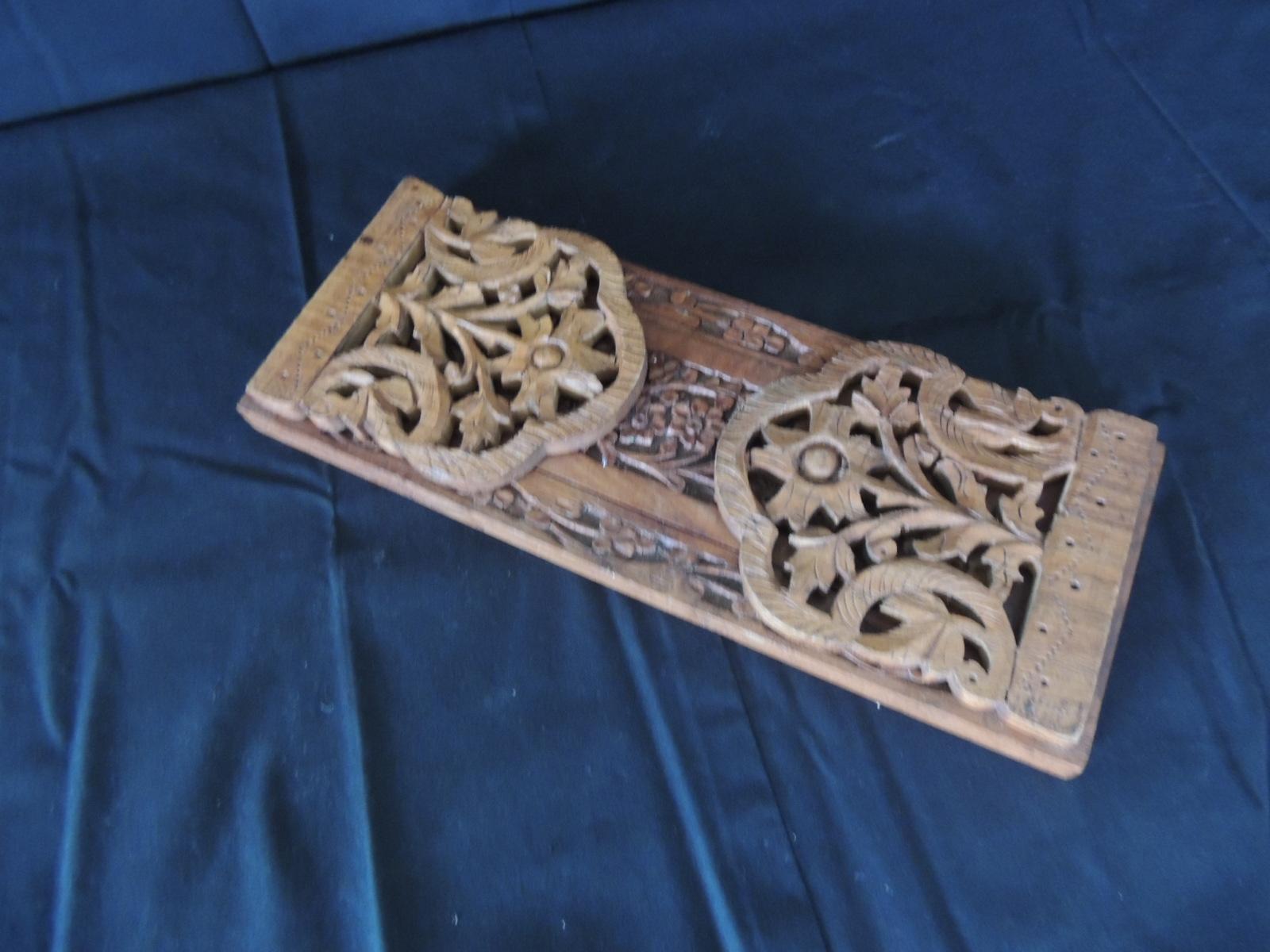 Hand Carved Folding Indian Bookstand or Shelf In Good Condition In Oakland Park, FL