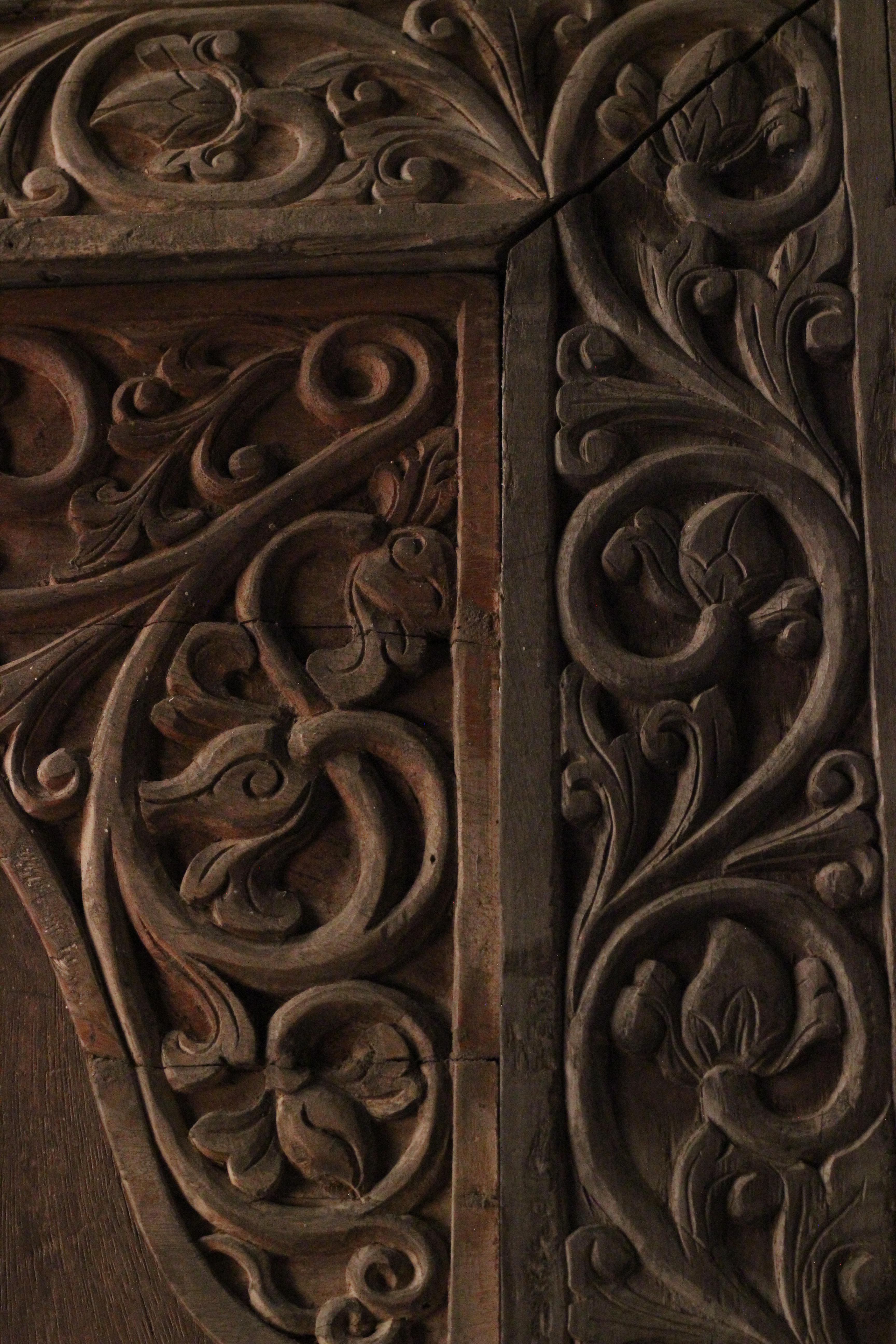 Art Carved Balinese Folk art Balinese teak door, original frame late 19th -early 20th C. en vente 2