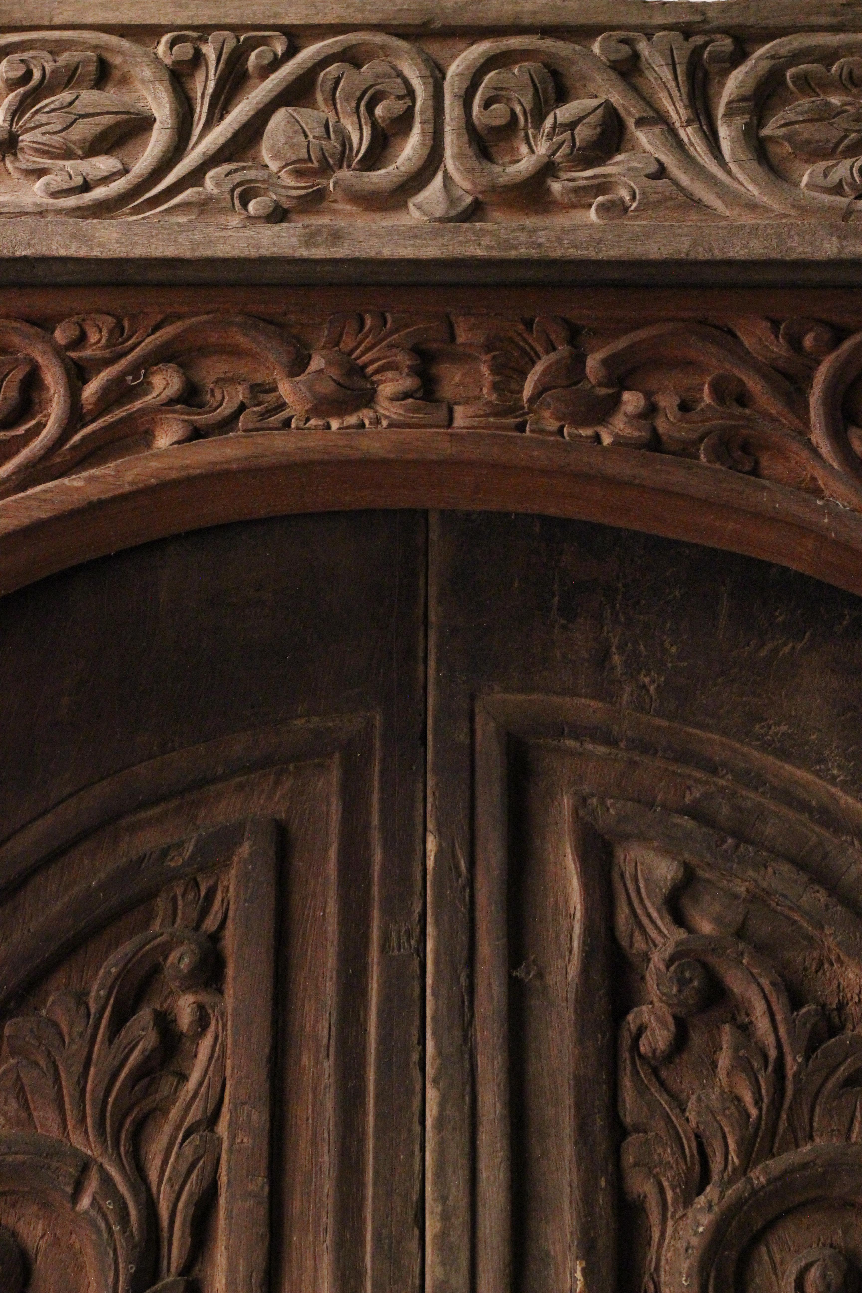 Art Carved Balinese Folk art Balinese teak door, original frame late 19th -early 20th C. en vente 5