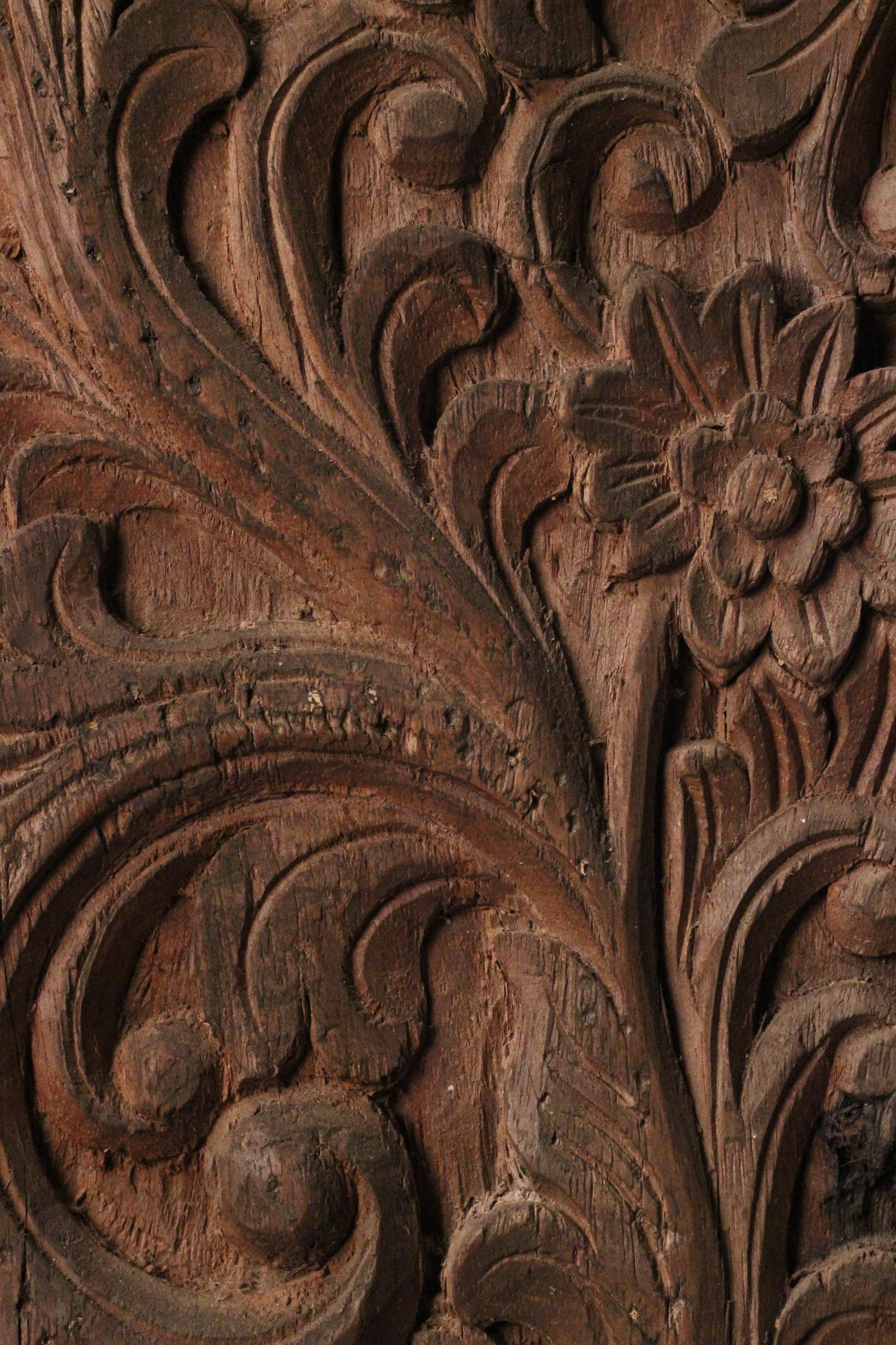 Art Carved Balinese Folk art Balinese teak door, original frame late 19th -early 20th C. en vente 8