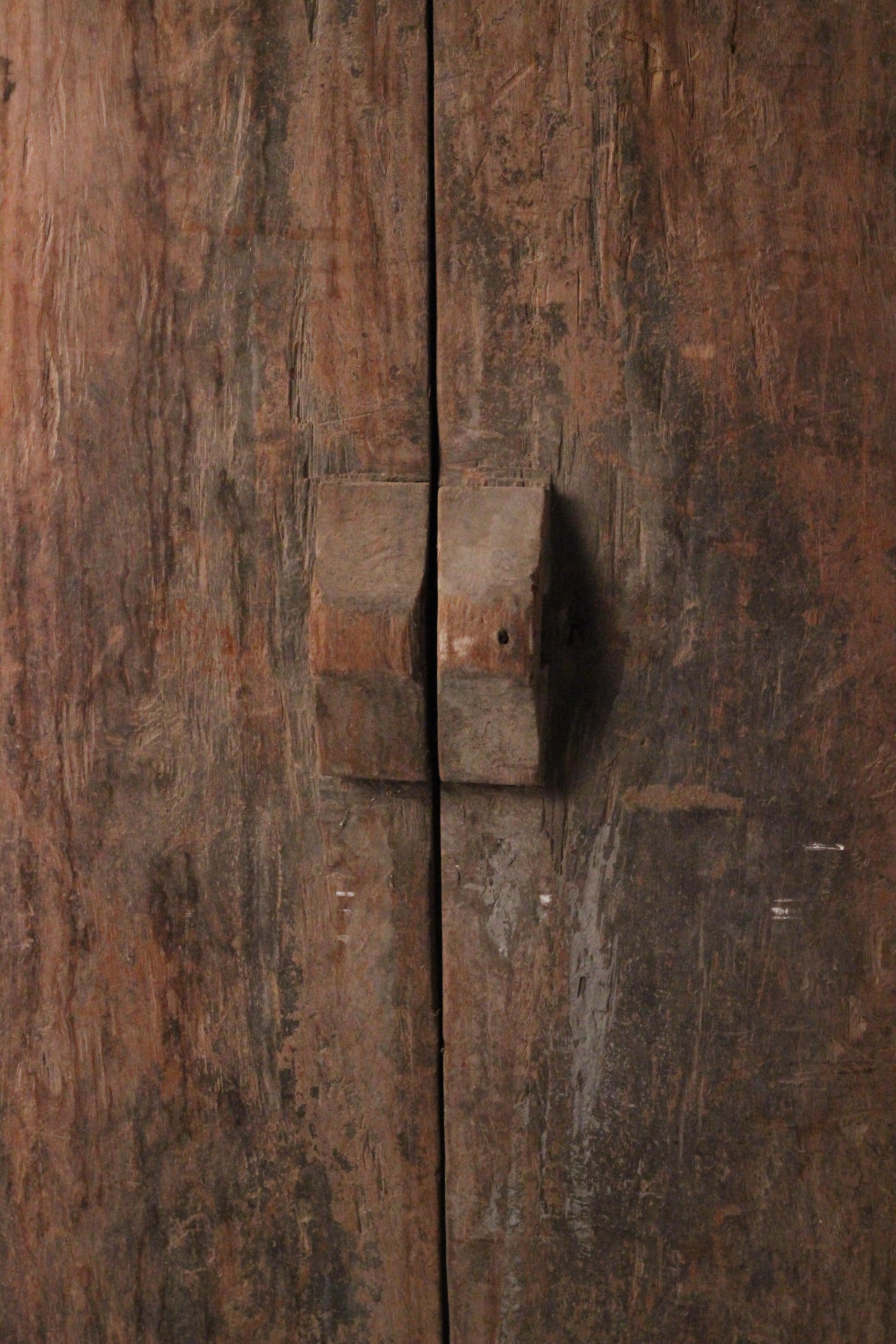Art Carved Balinese Folk art Balinese teak door, original frame late 19th -early 20th C. en vente 12