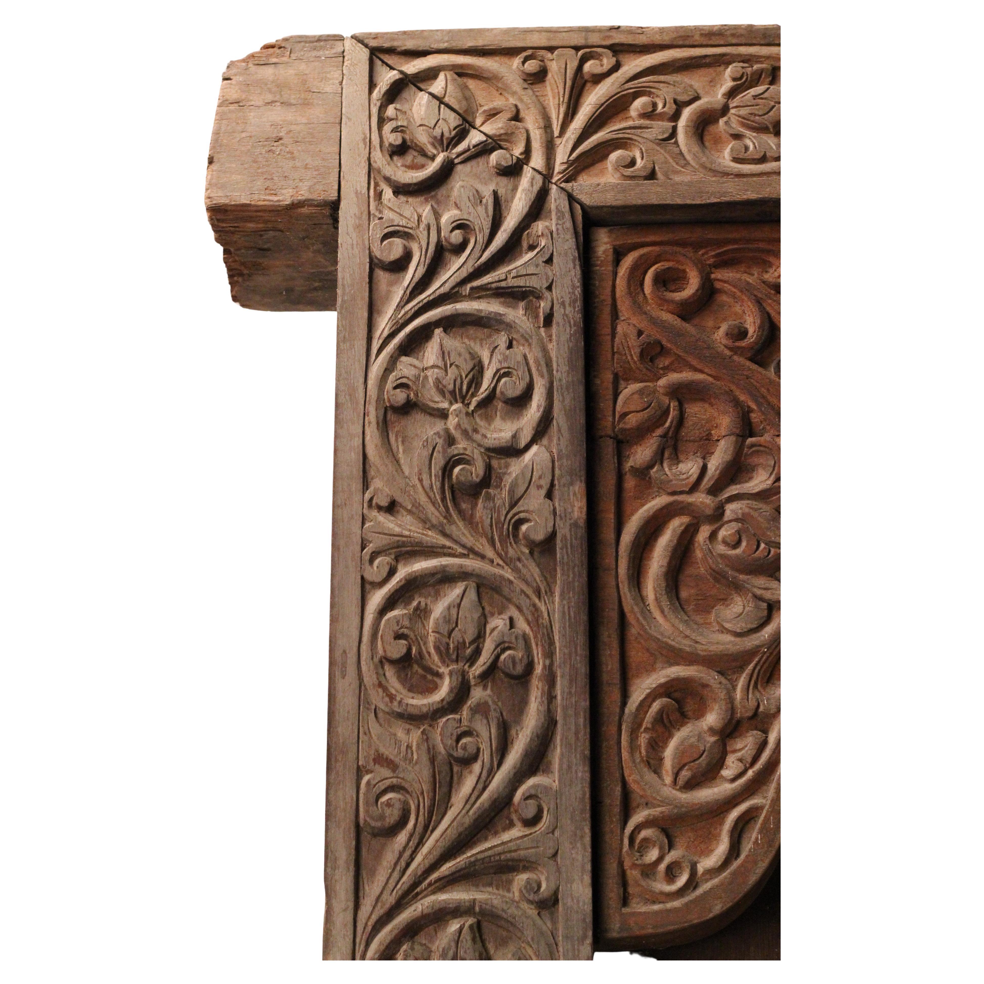 Art Carved Balinese Folk art Balinese teak door, original frame late 19th -early 20th C. en vente 1