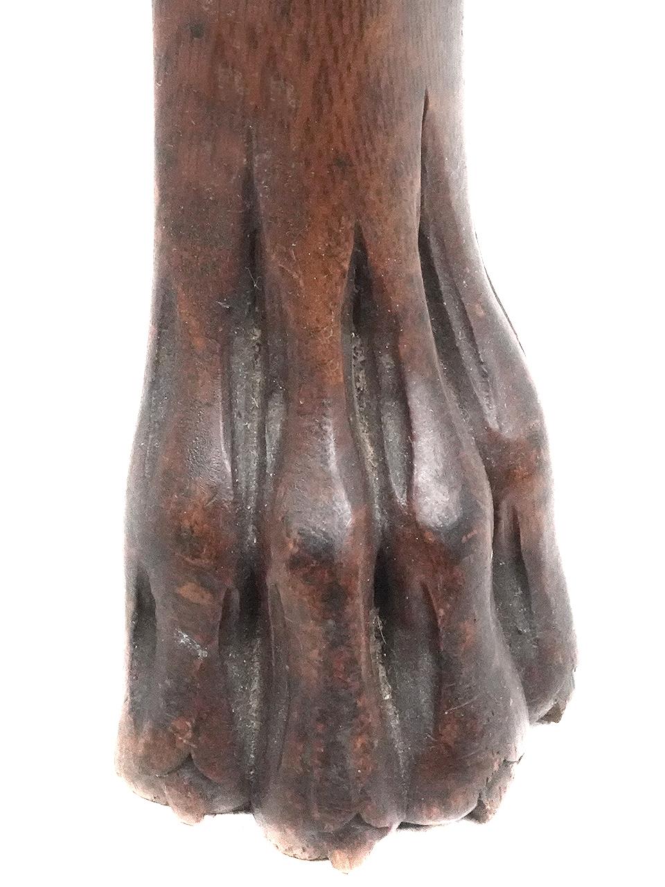 Hand Carved Folk Art Bull Dog Stuhl (amerikanisch) im Angebot