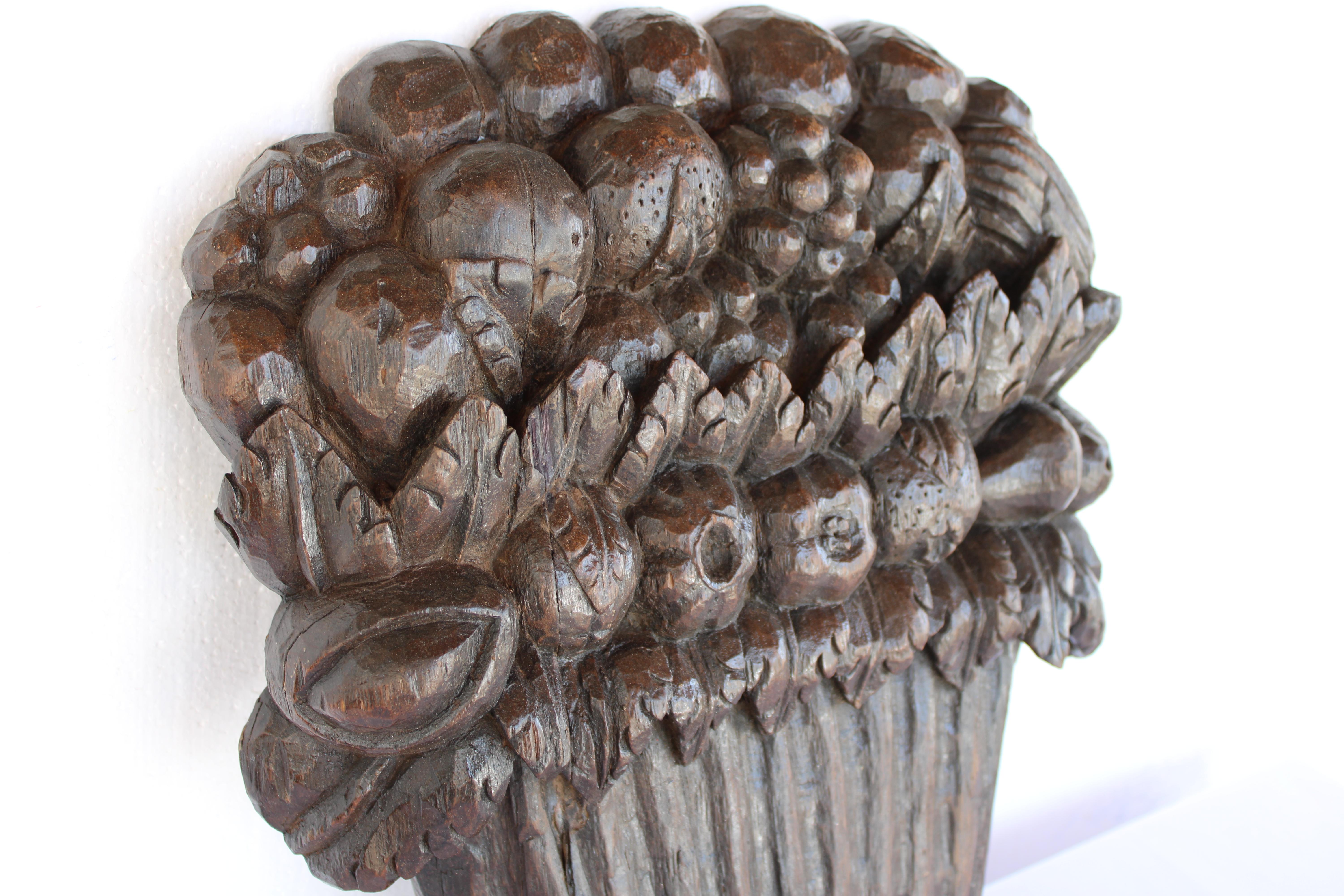 Cesta de Madera de Arte Popular Tallada a Mano Estadounidense en venta
