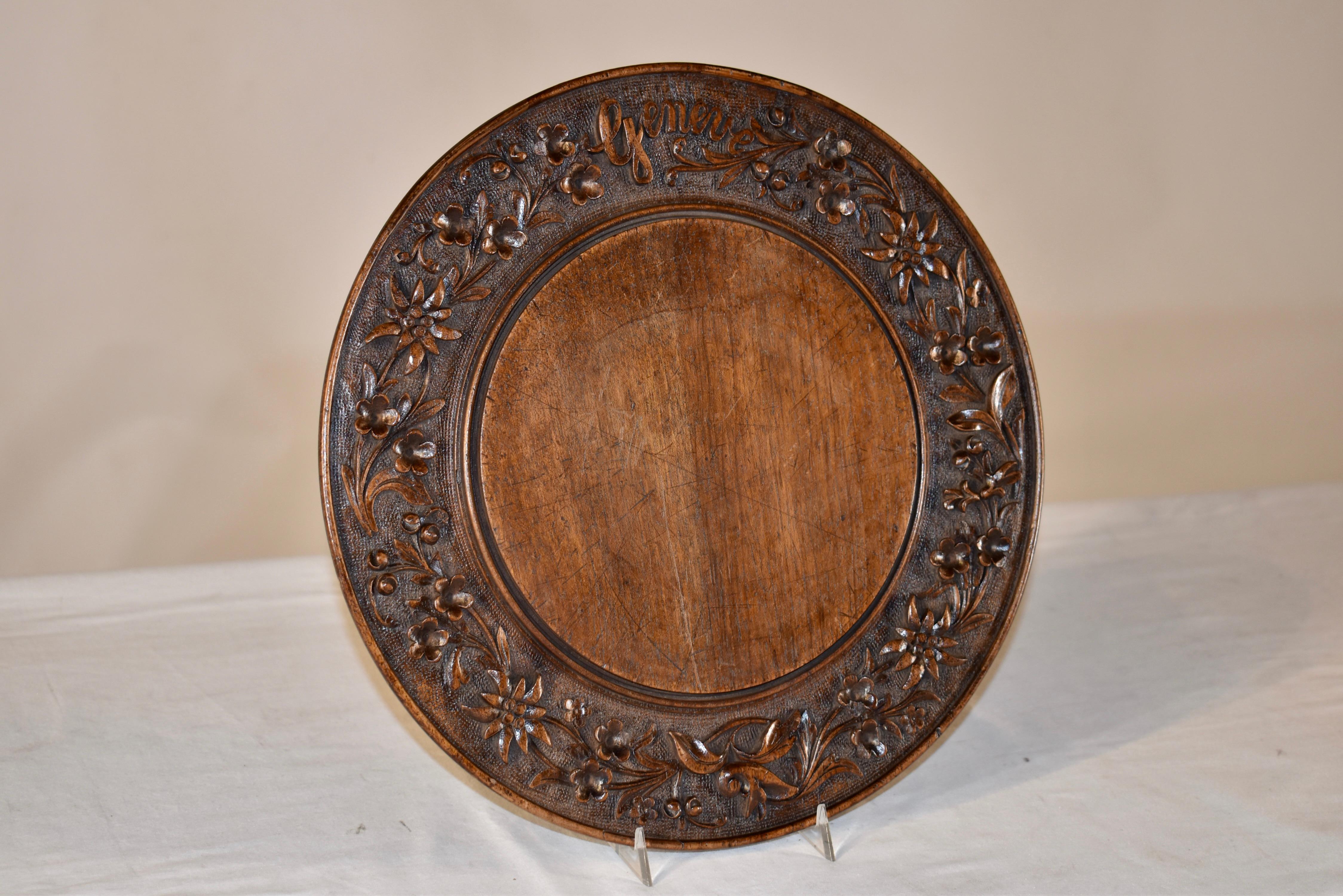 Hand-Carved French Bread Board, Circa 1900 In Good Condition In High Point, NC