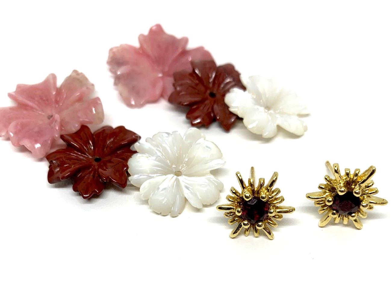 Hand Carved Gemstone Flower Earring Jackets 18 Karat Gold and Garnet Posts In New Condition In Los Angeles, CA