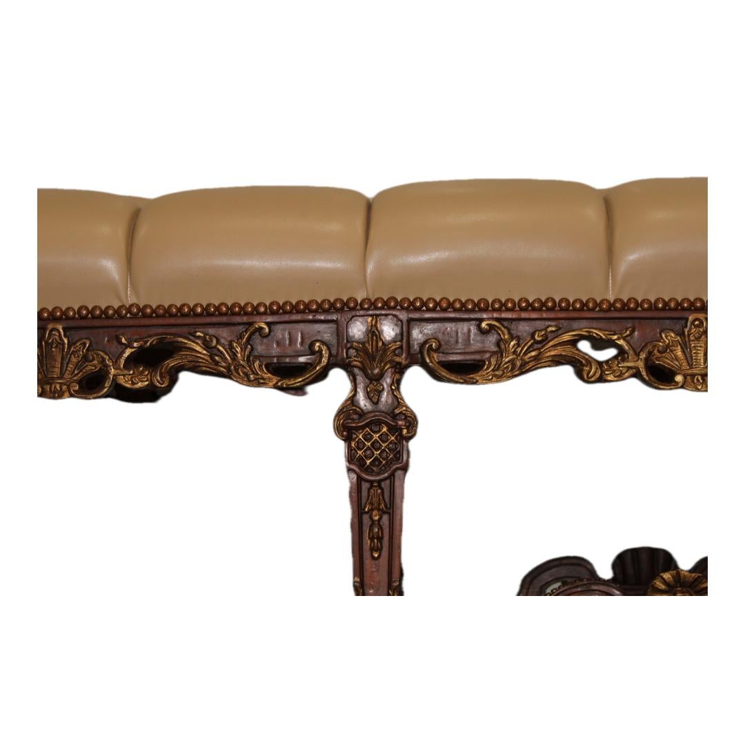 Cuir Bancs de fenêtre sculptés et dorés à la main avec sièges en cuir en vente