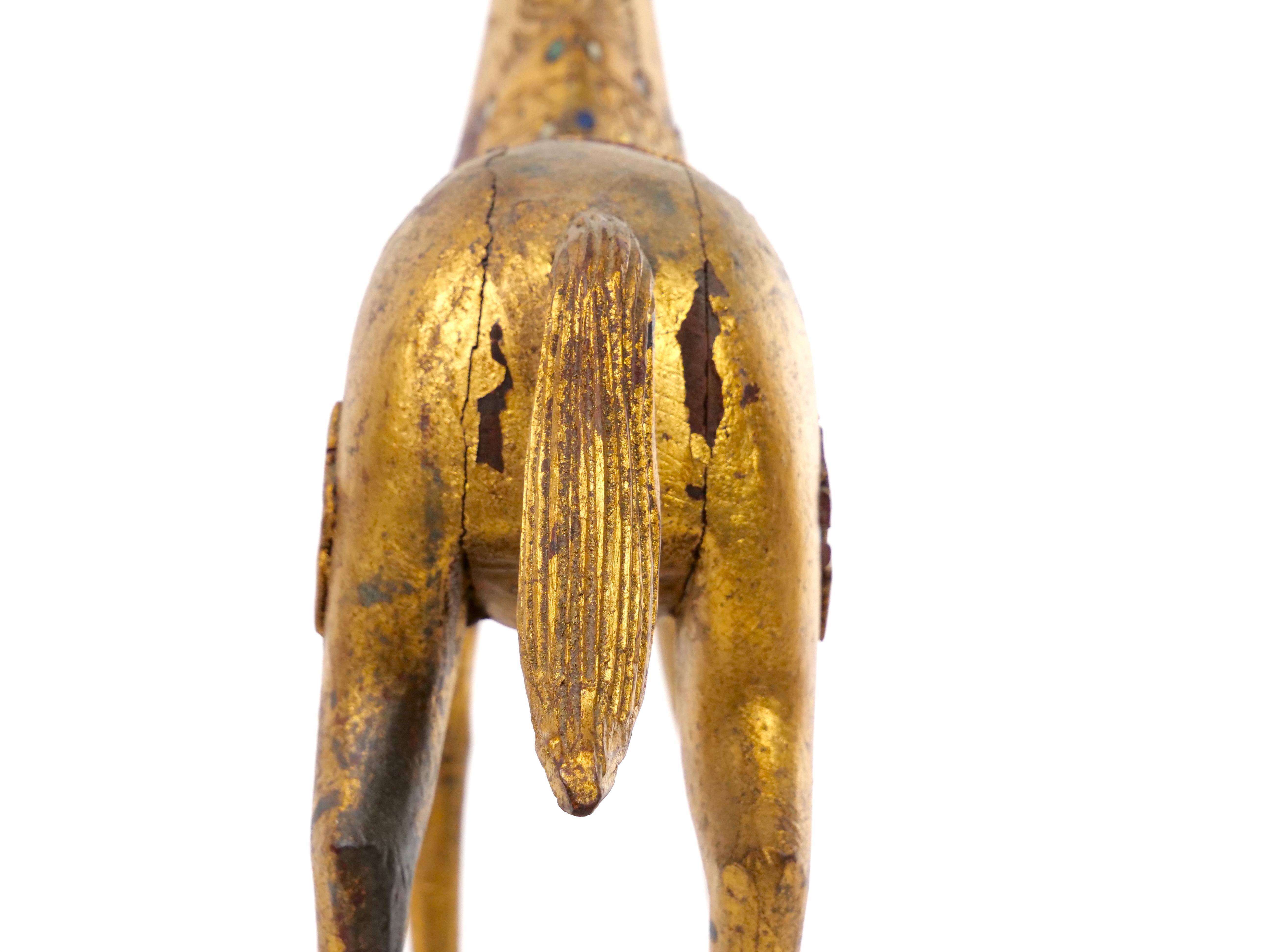 Sculpture d'animal en or doré sculptée à la main/pièce décorative à base en bois en vente 2