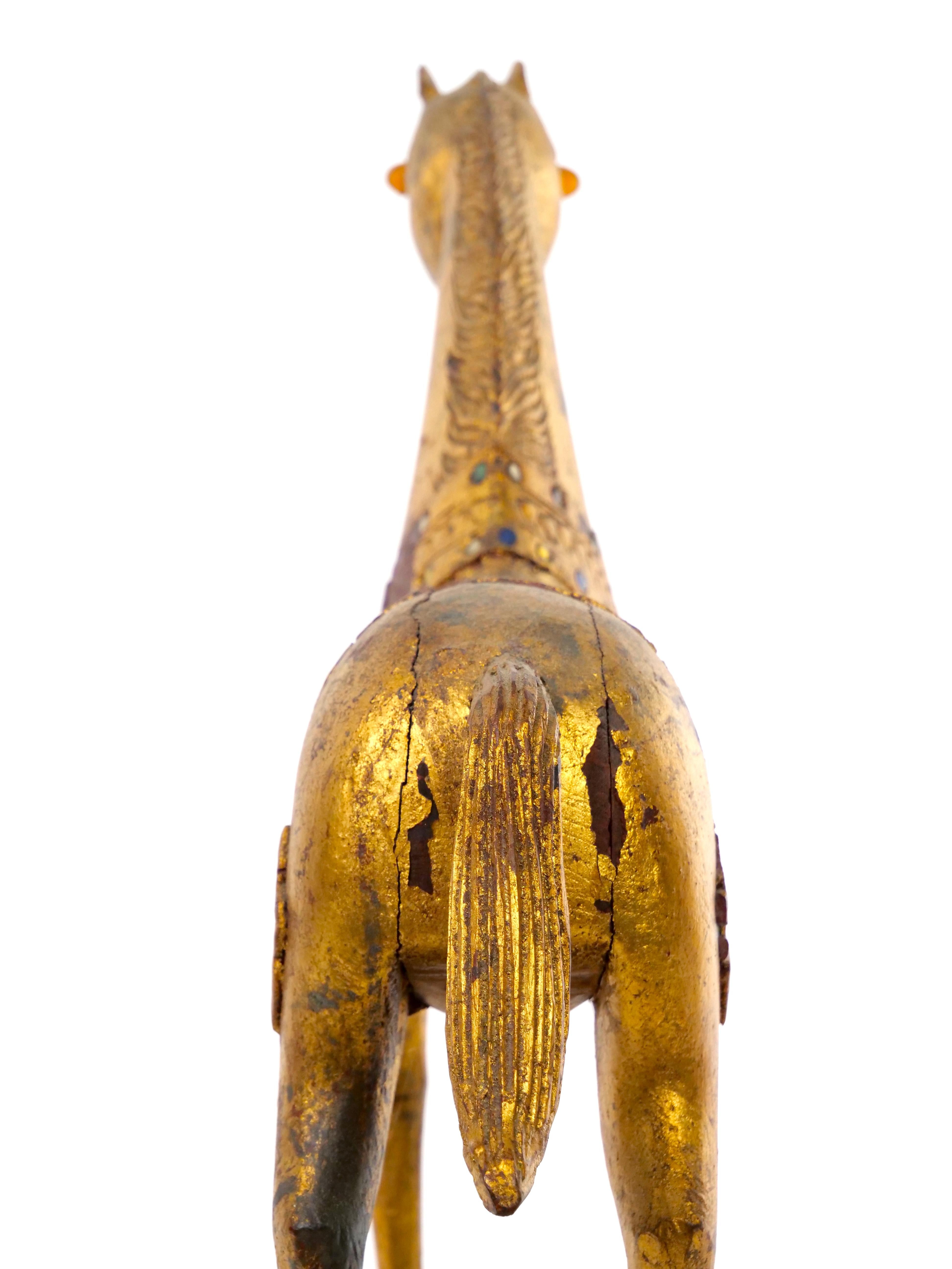 Sculpture d'animal en or doré sculptée à la main/pièce décorative à base en bois en vente 3