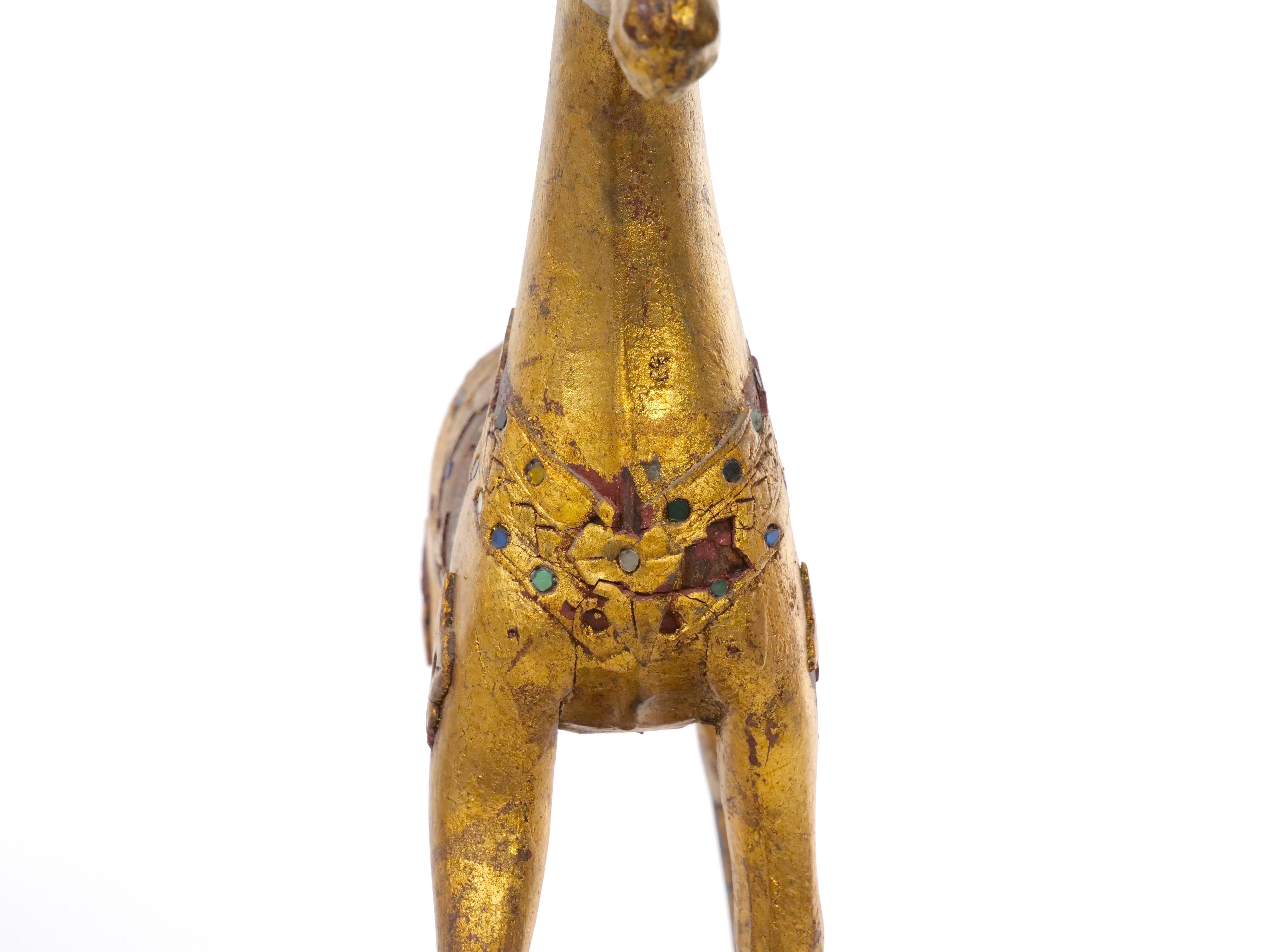 Sculpture d'animal en or doré sculptée à la main/pièce décorative à base en bois en vente 7