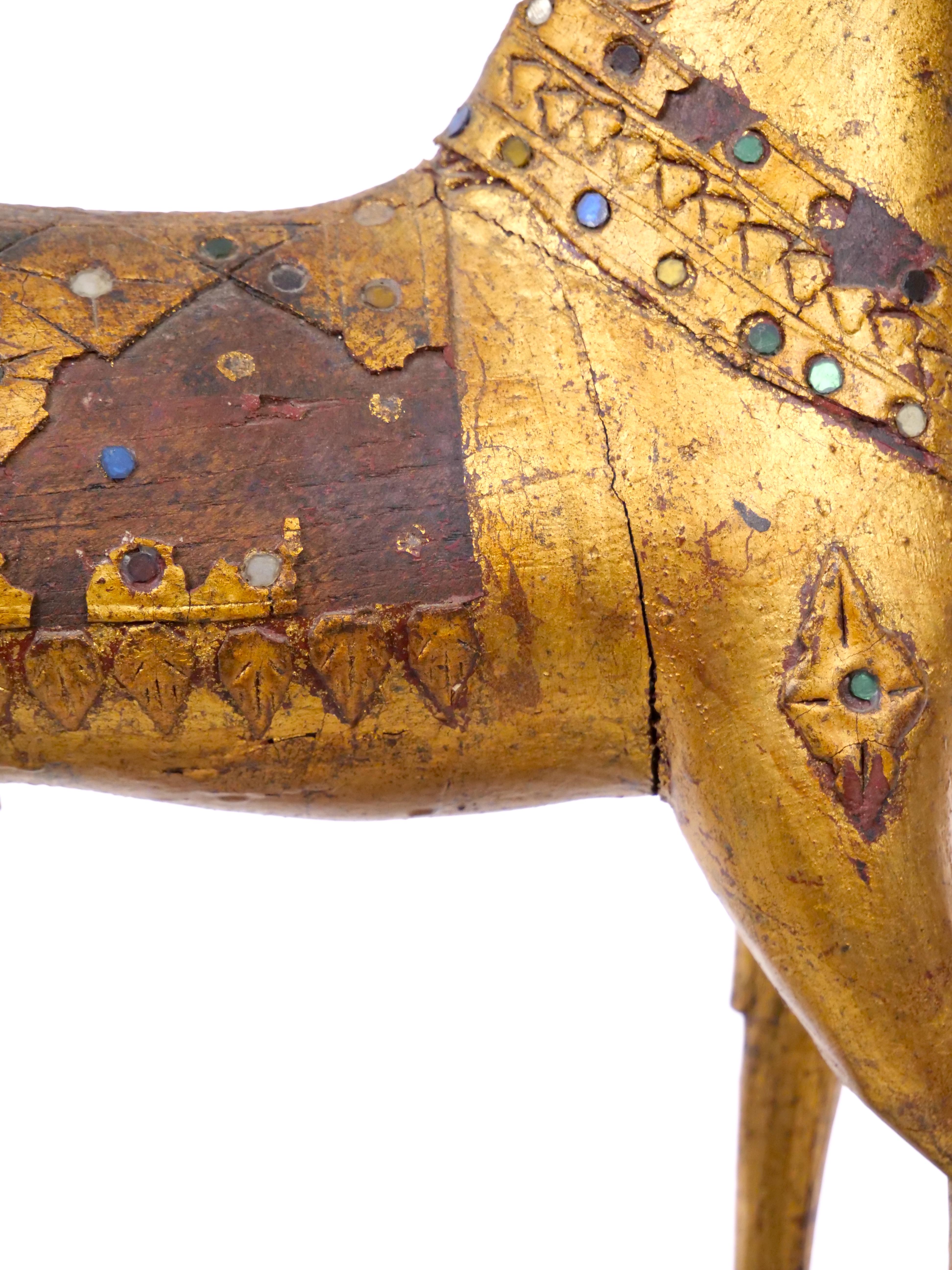 Sculpture d'animal en or doré sculptée à la main/pièce décorative à base en bois en vente 9