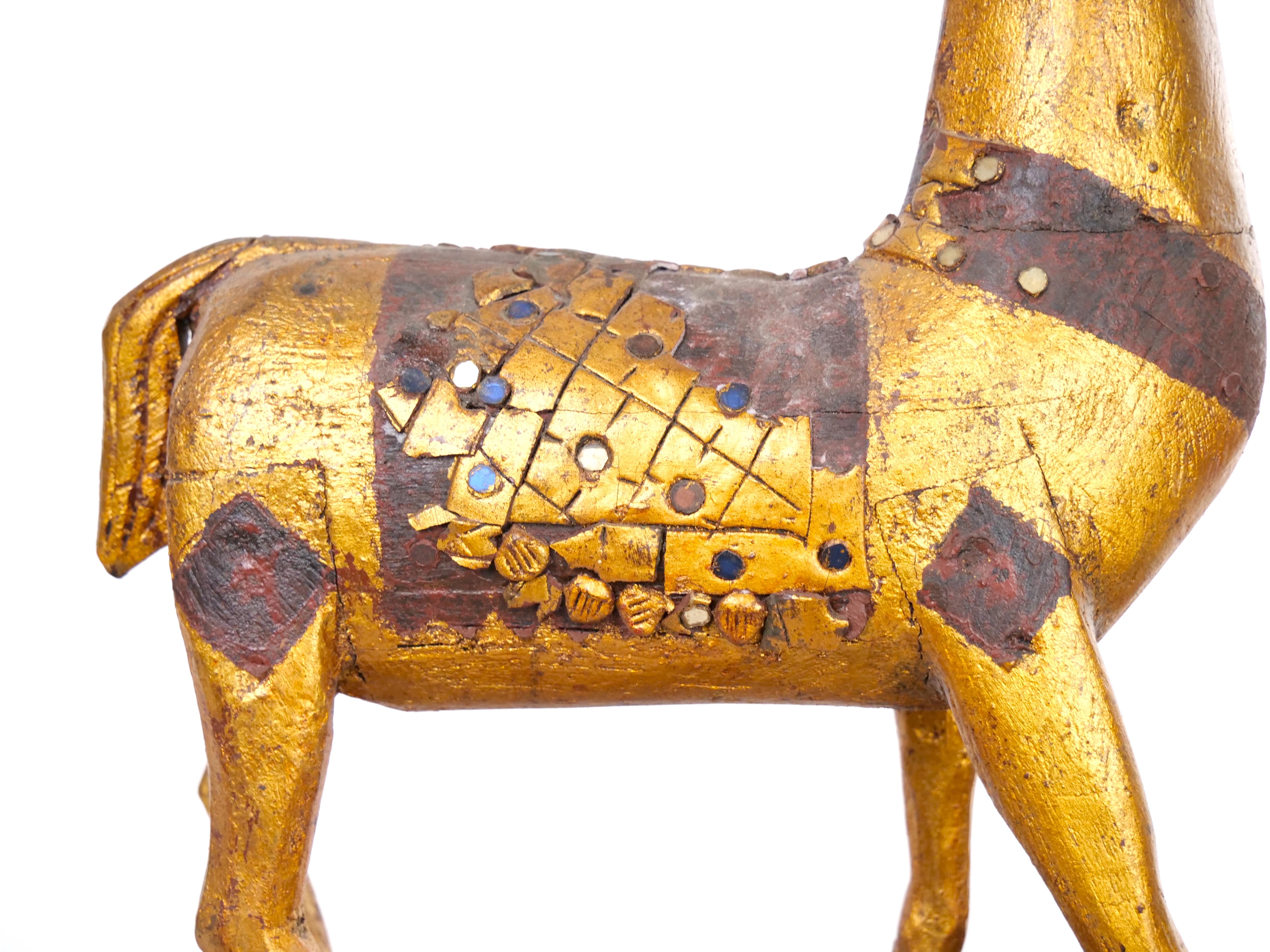  Sculpture d'animal en or doré sculptée à la main/pièce décorative à base en bois en vente 9