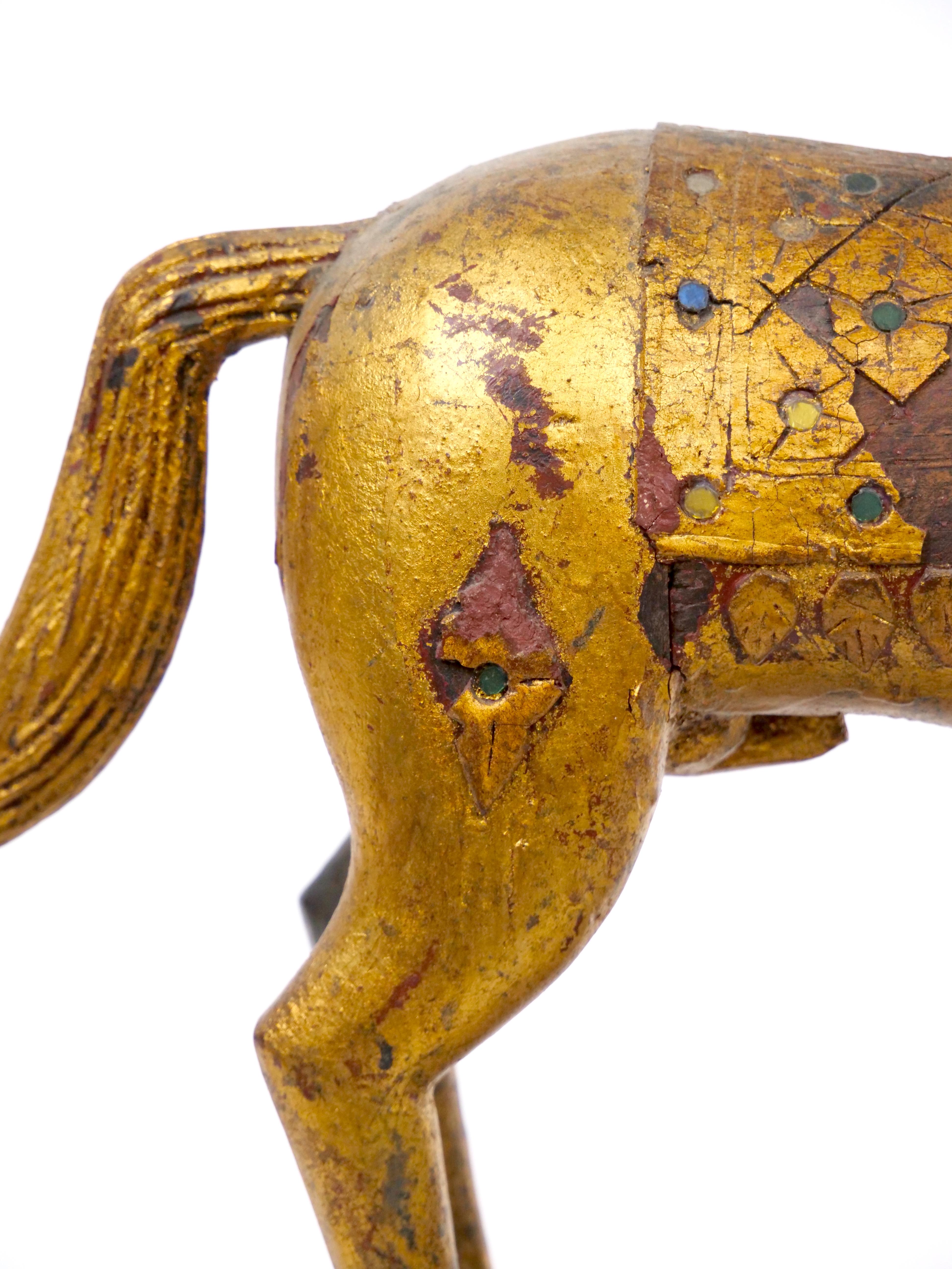Sculpture d'animal en or doré sculptée à la main/pièce décorative à base en bois en vente 10