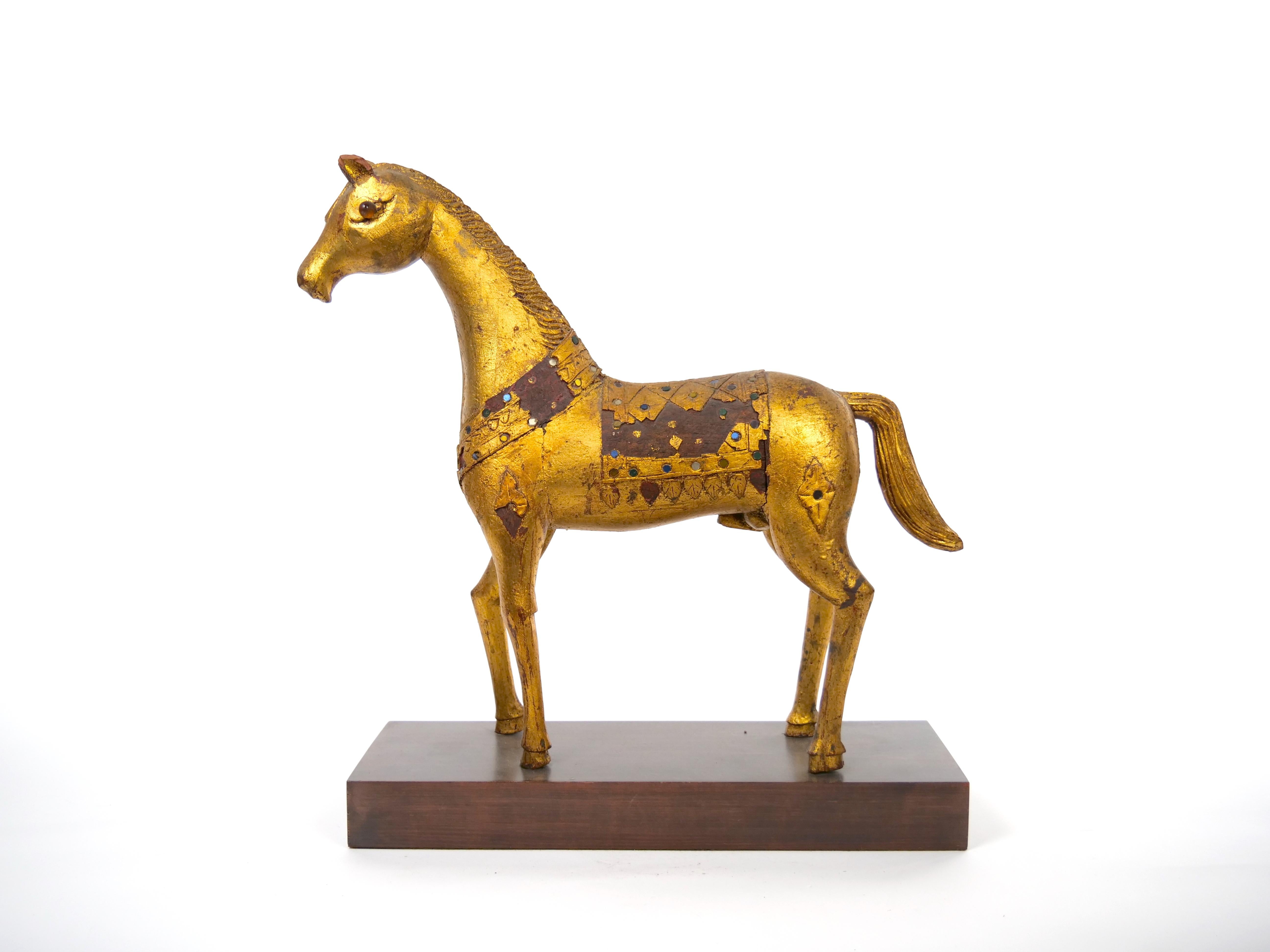 Sculpture d'animal en or doré sculptée à la main/pièce décorative à base en bois en vente 12