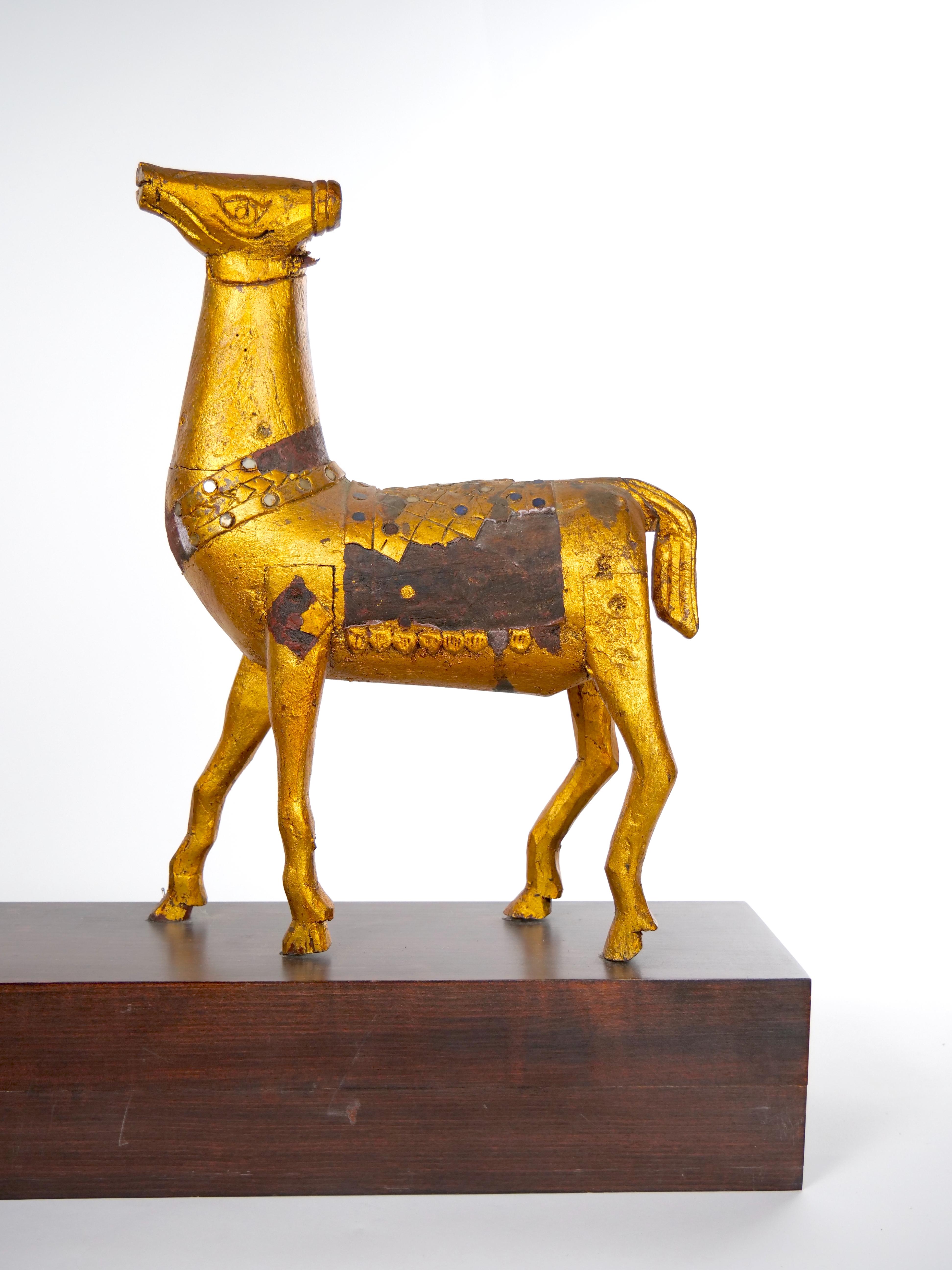 italien  Sculpture d'animal en or doré sculptée à la main/pièce décorative à base en bois en vente