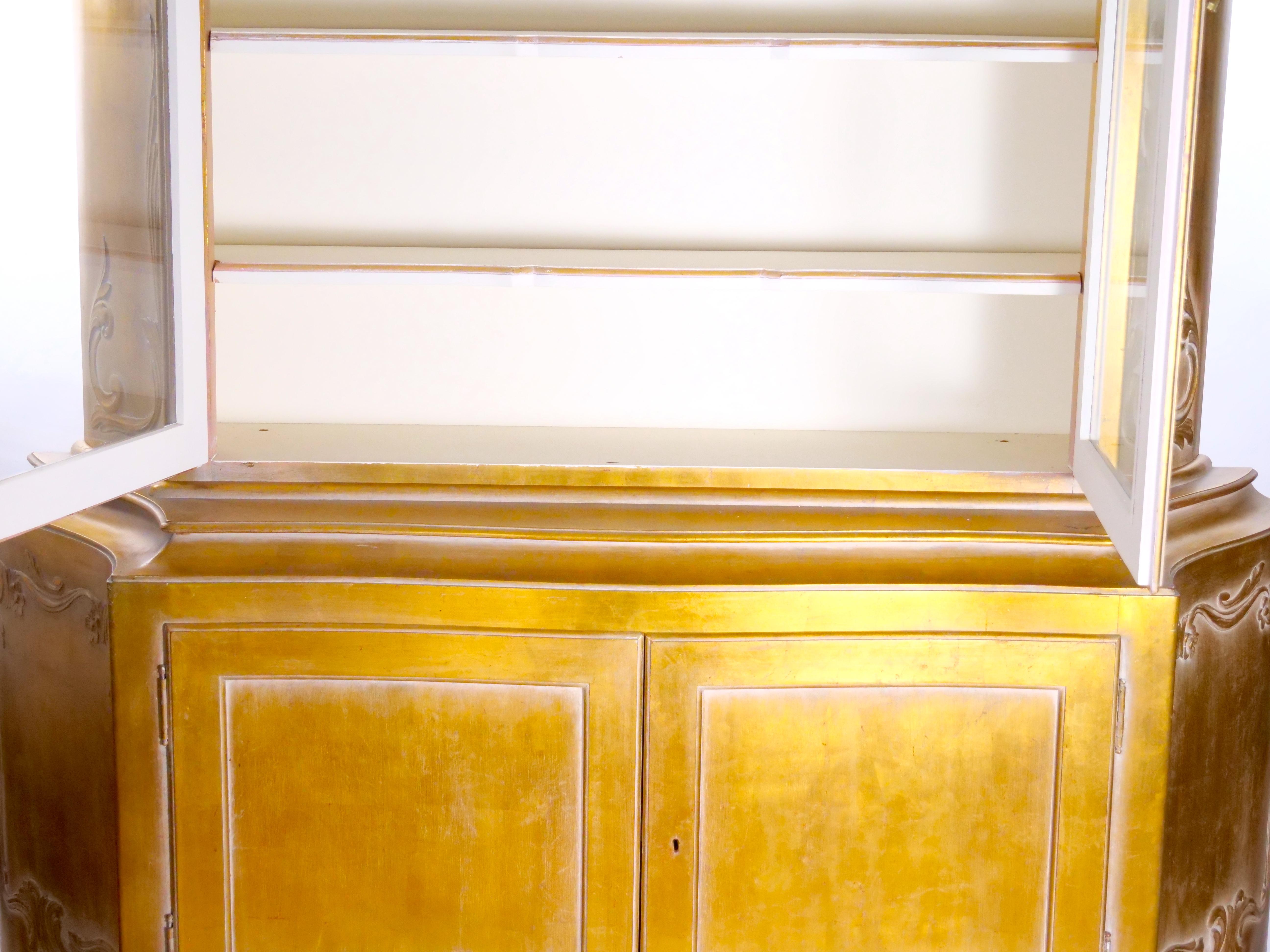 Hand Carved Gilt Gold Painted Exterior Two Part Display Cabinet For Sale 5