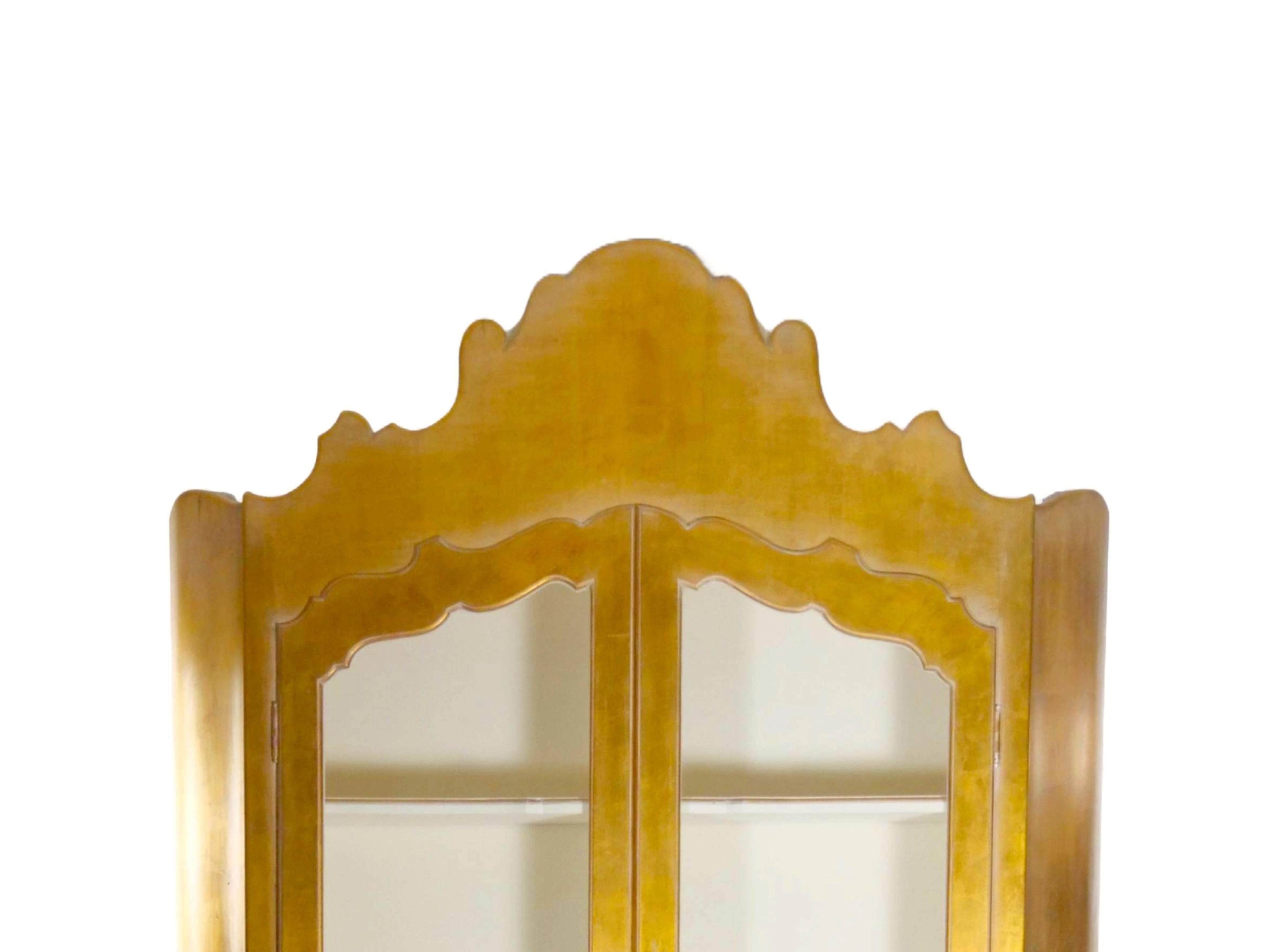 Mid-20th Century Hand Carved Gilt Gold Painted Exterior Two Part Display Cabinet For Sale