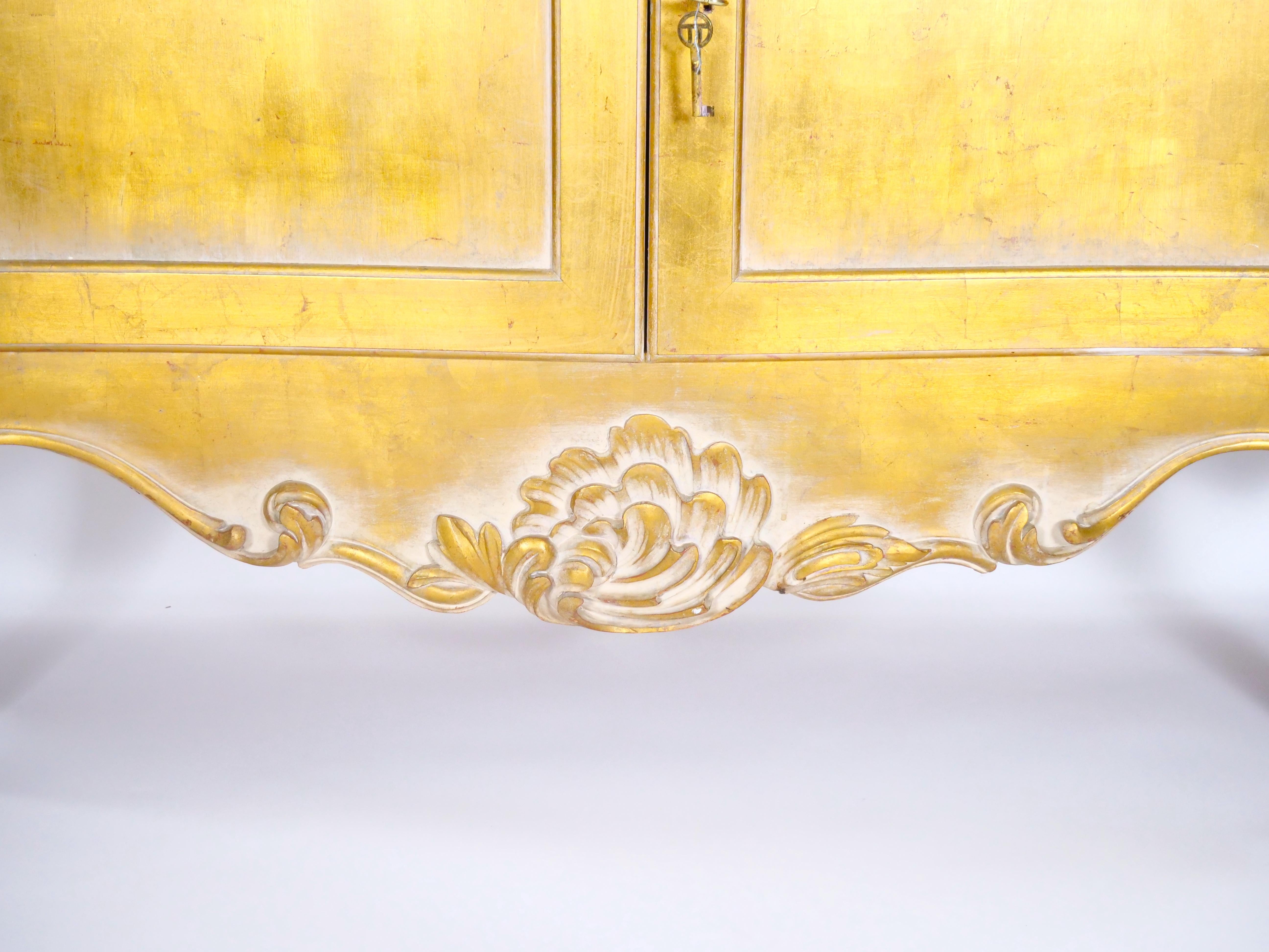 Hand Carved Gilt Gold Painted Exterior Two Part Display Cabinet For Sale 2