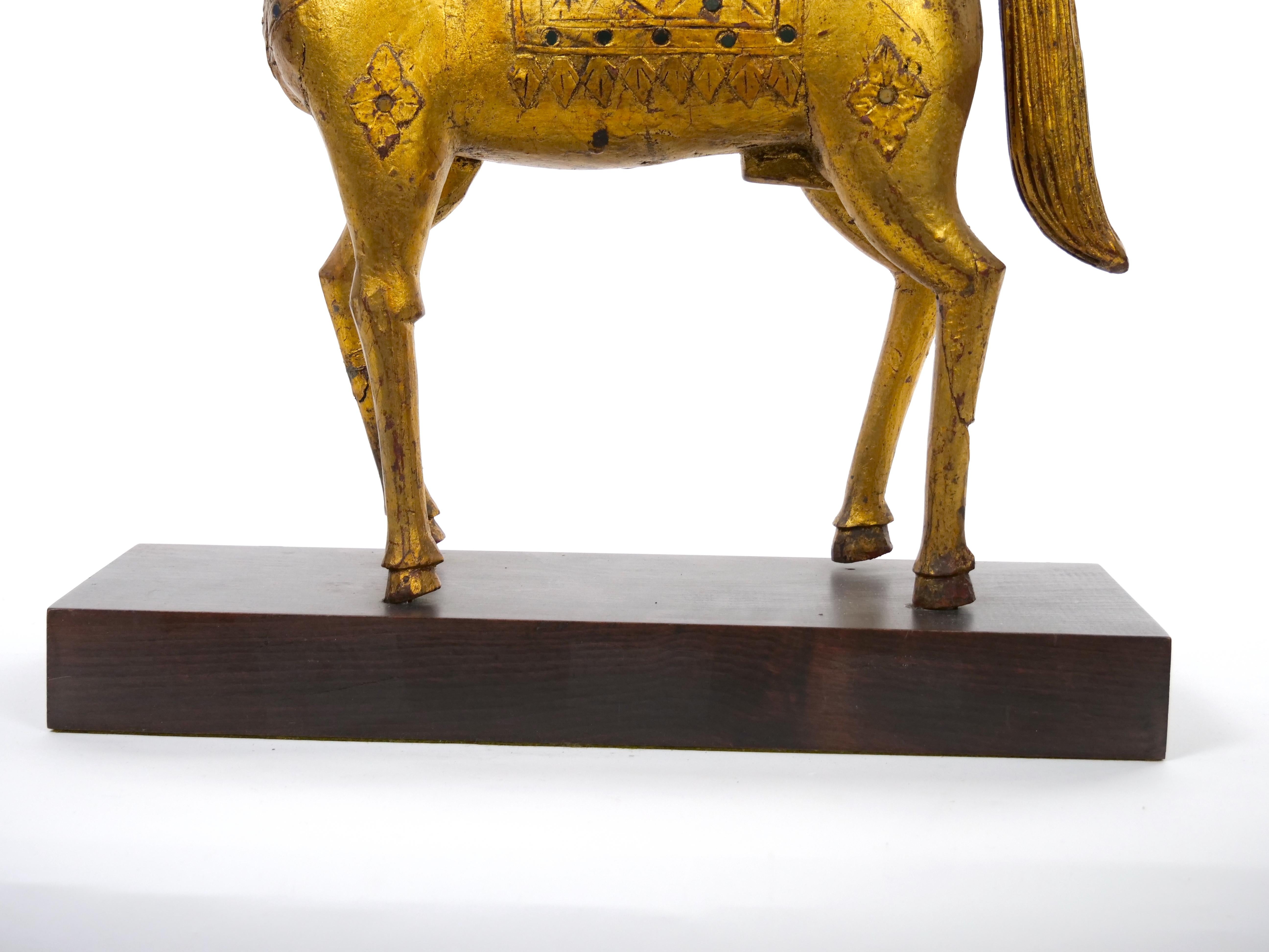 Sculpture de cheval décorative en bois et or doré sculpté à la main en vente 6
