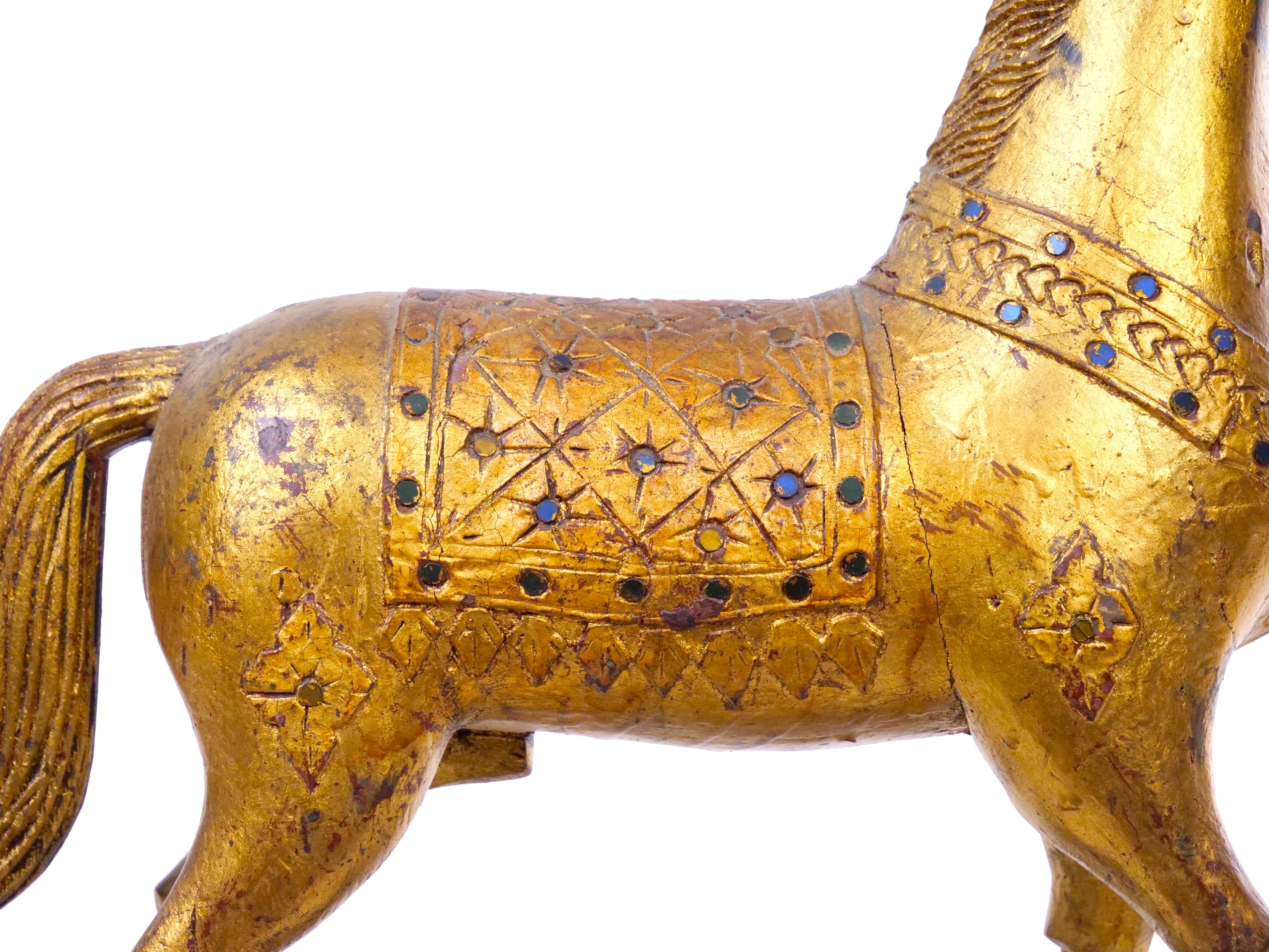 Sculpture de cheval décorative en bois et or doré sculpté à la main en vente 8