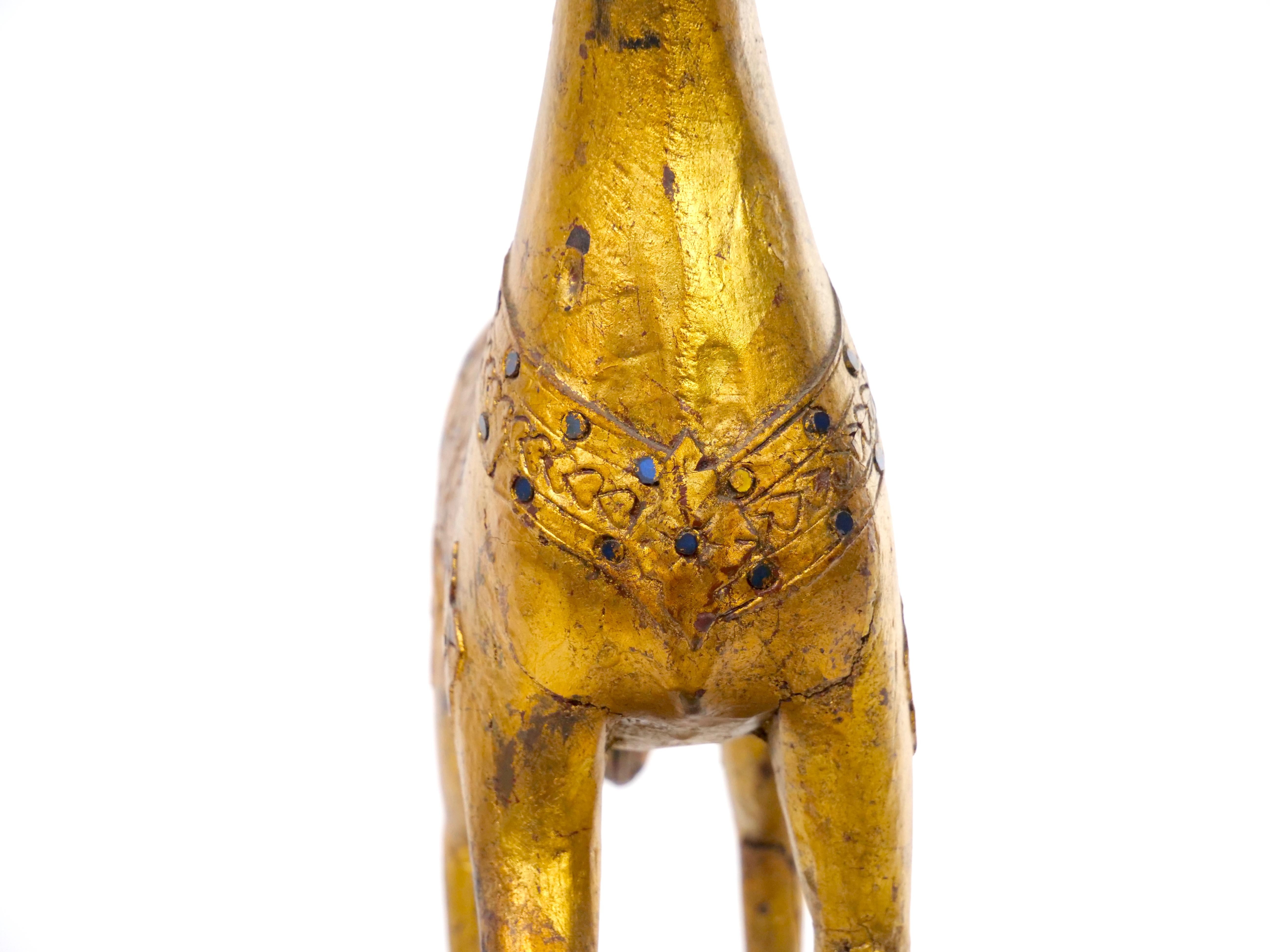 Sculpture de cheval décorative en bois et or doré sculpté à la main en vente 10