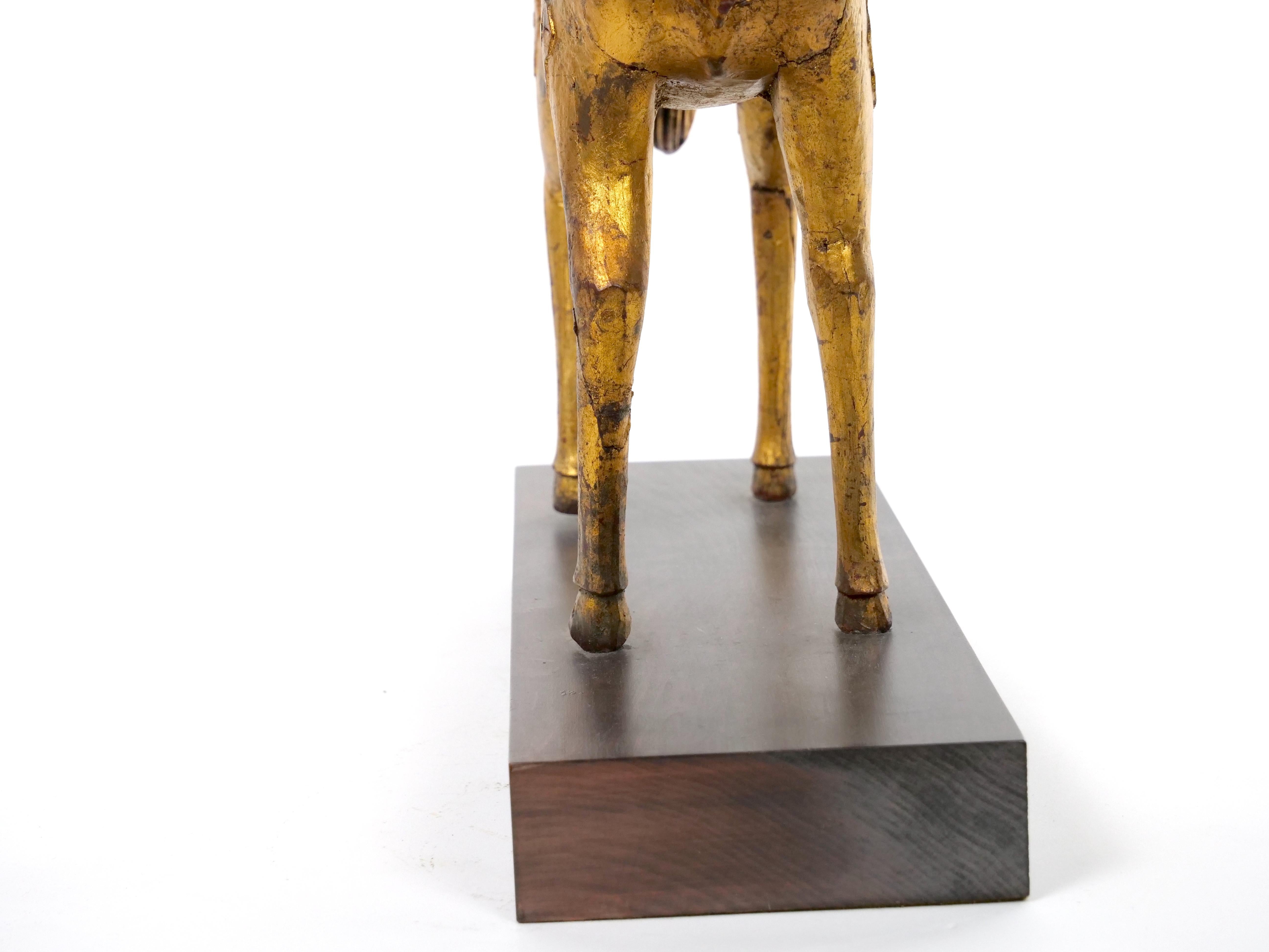 Sculpture de cheval décorative en bois et or doré sculpté à la main en vente 11