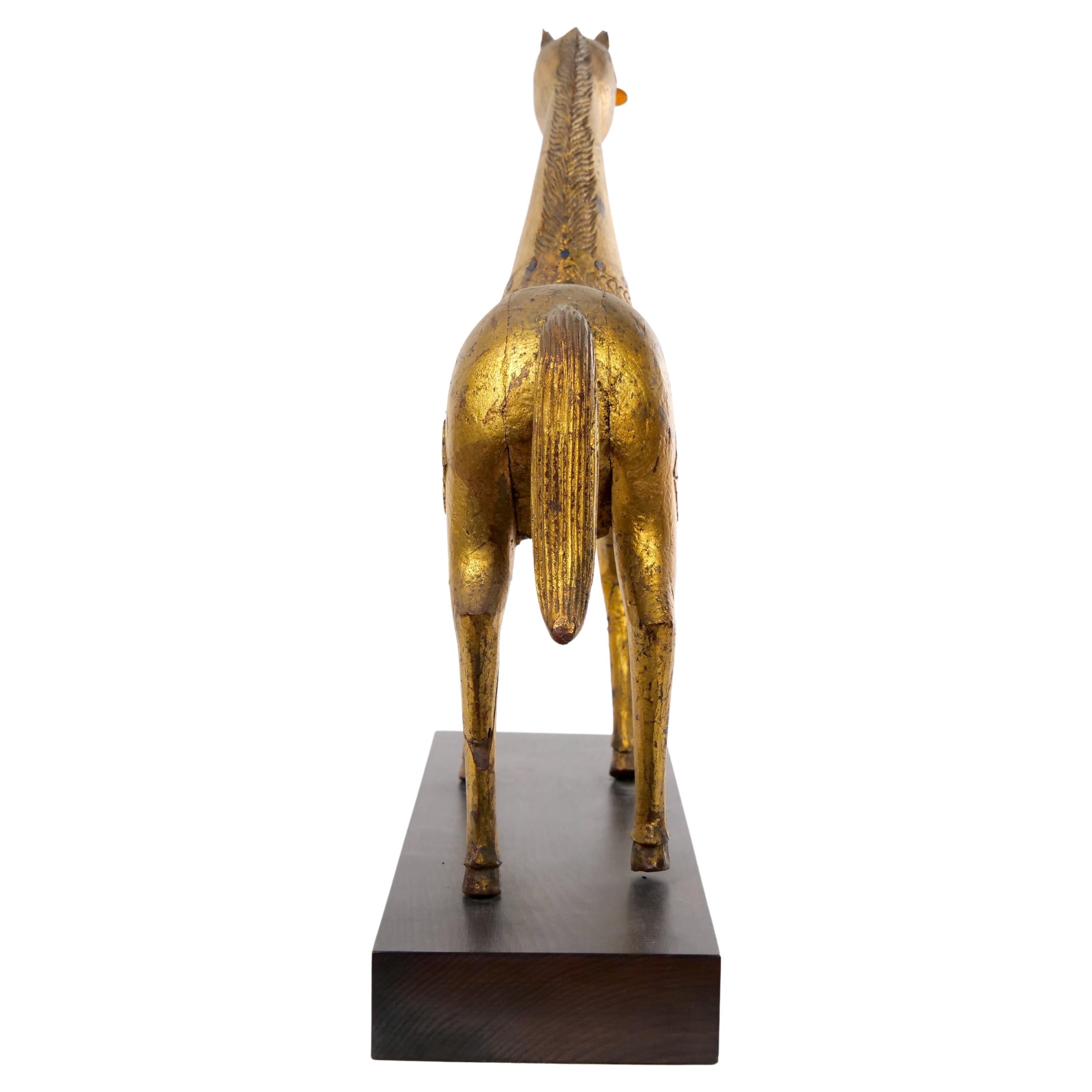 italien Sculpture de cheval décorative en bois et or doré sculpté à la main en vente