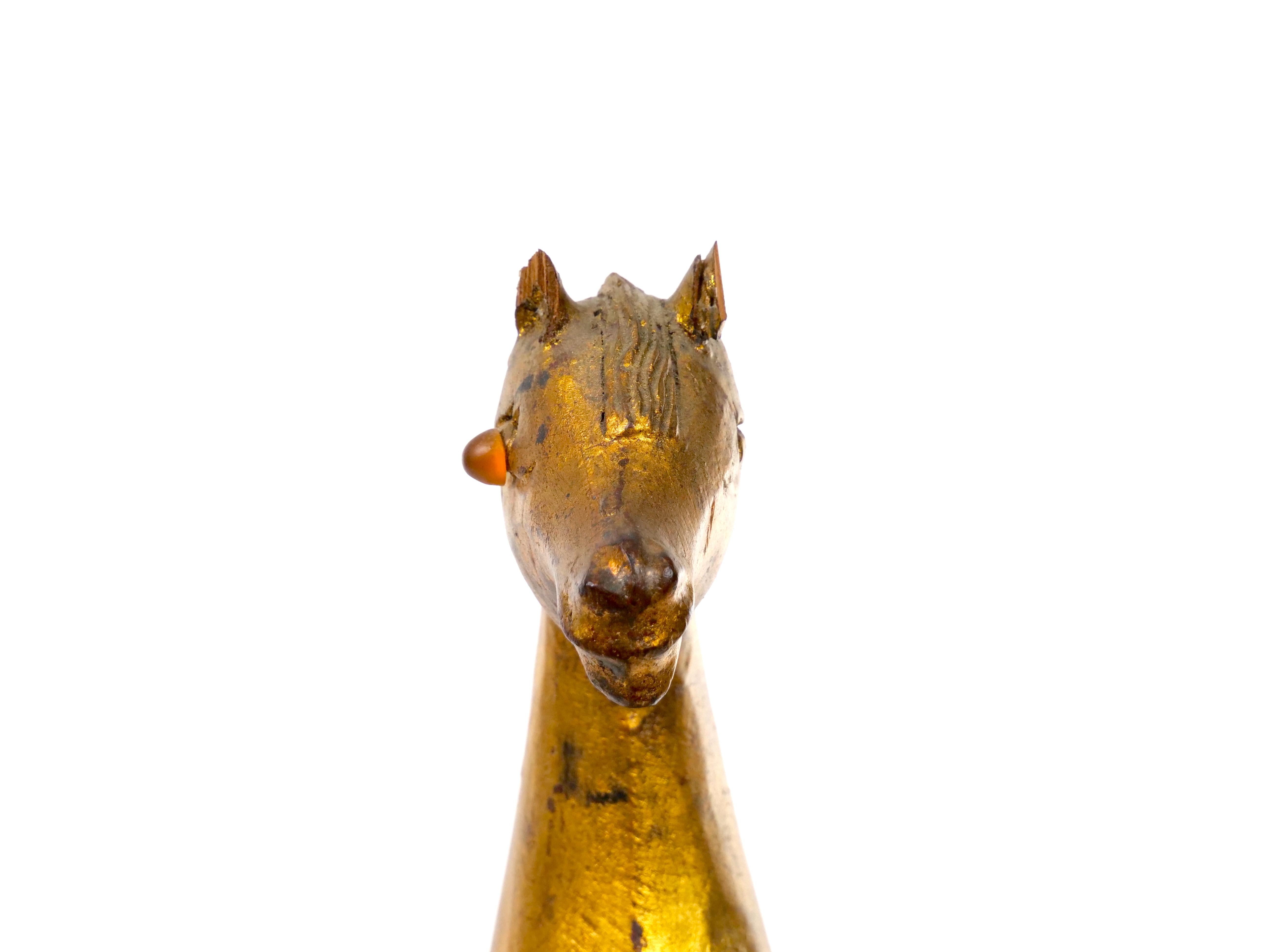 Escultura Caballo Decorativa Tallada a Mano en Oro Dorado / Base de Madera Pintura