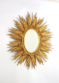 Miroir ovale en bois doré sculpté à la main, Hollywood Regency, années 1940