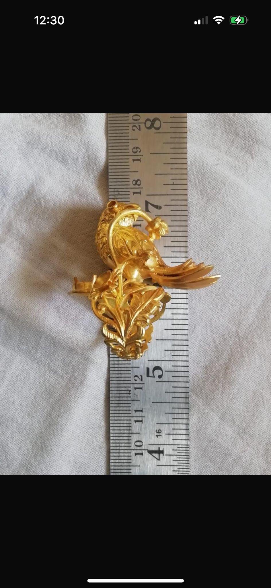 Hand Carved Gold Bird Ring with 15 carats Emerald Ruby Diamond 22k gold custom For Sale 9