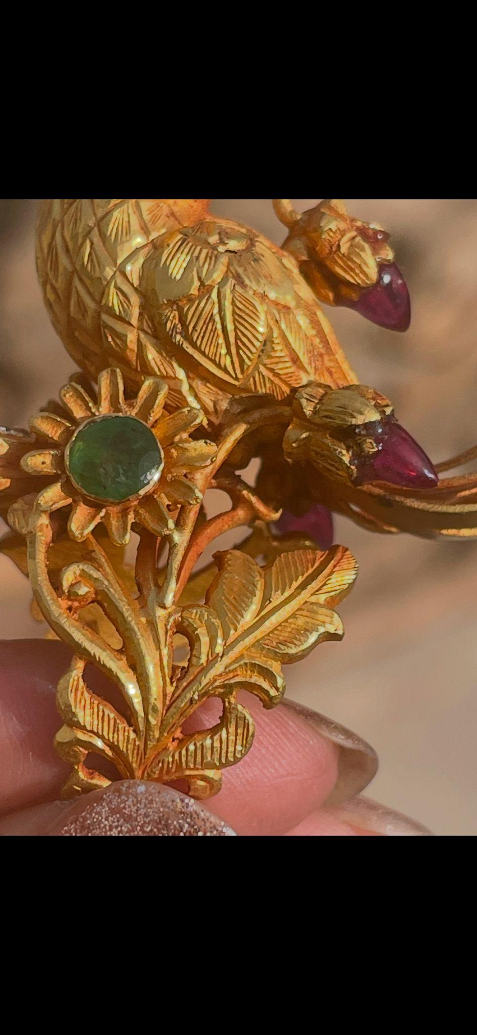 Hand Carved Gold Bird Ring with 15 carats Emerald Ruby Diamond 22k gold custom For Sale 13