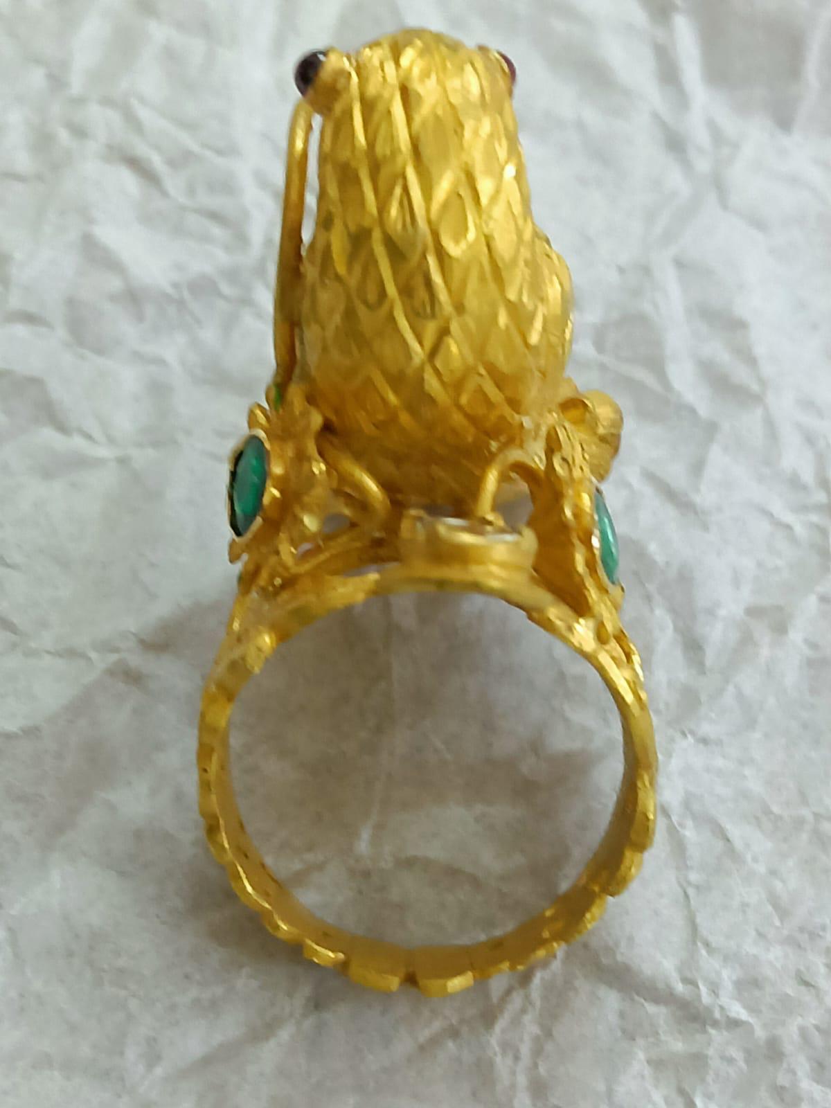 Hand Carved Gold Bird Ring with 15 carats Emerald Ruby Diamond 22k gold custom For Sale 12