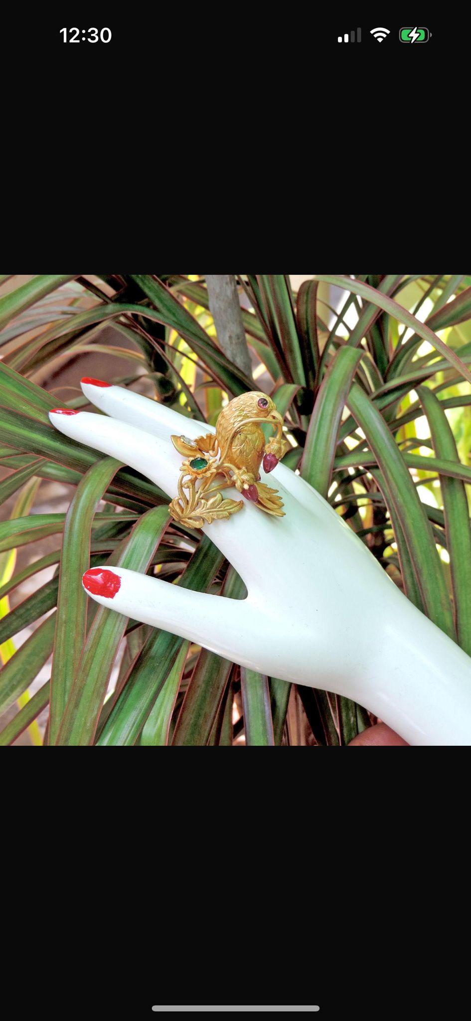 Women's or Men's Hand Carved Gold Bird Ring with 15 carats Emerald Ruby Diamond 22k gold custom For Sale