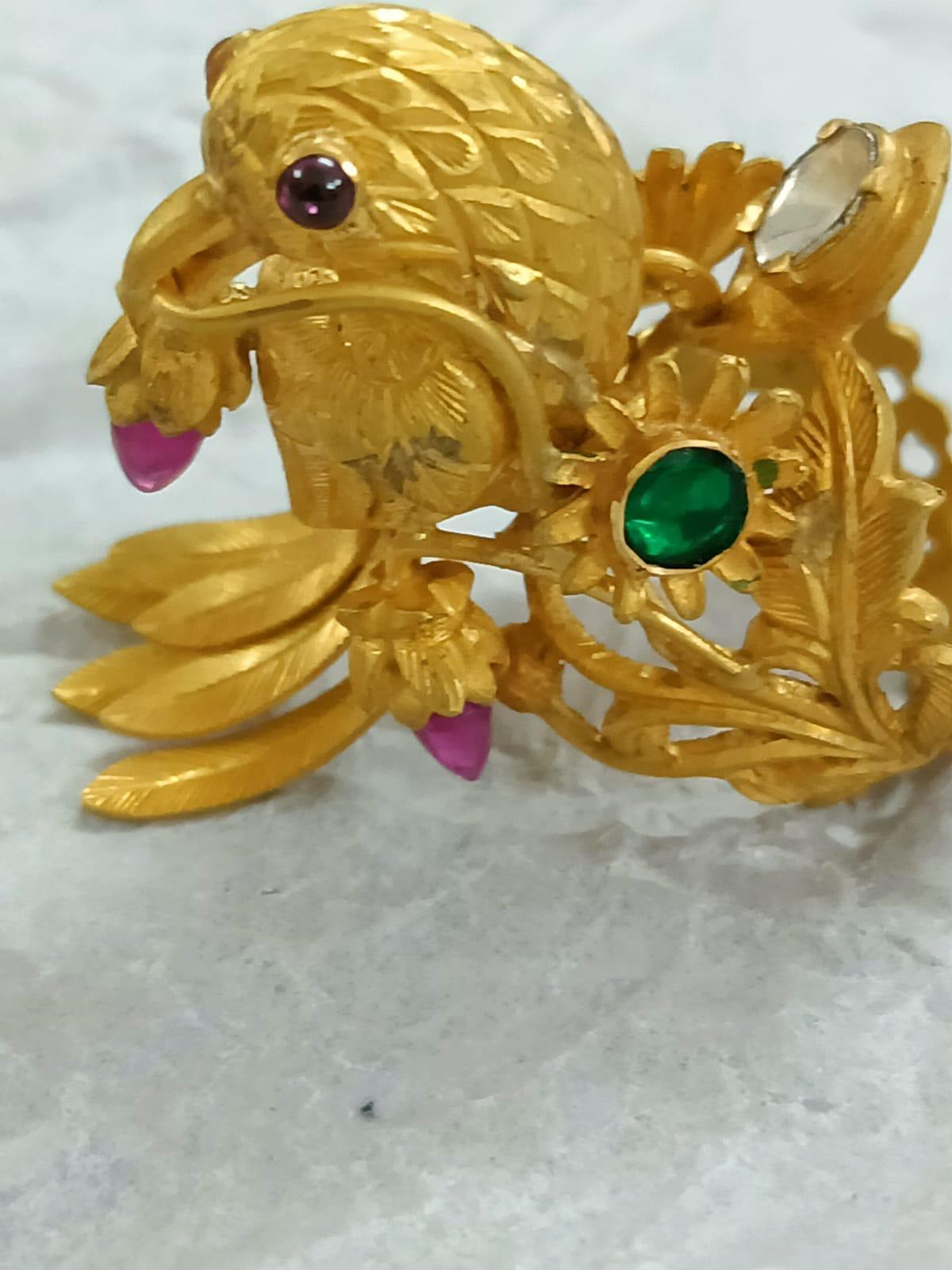 Hand Carved Gold Bird Ring with 15 carats Emerald Ruby Diamond 22k gold custom For Sale 6