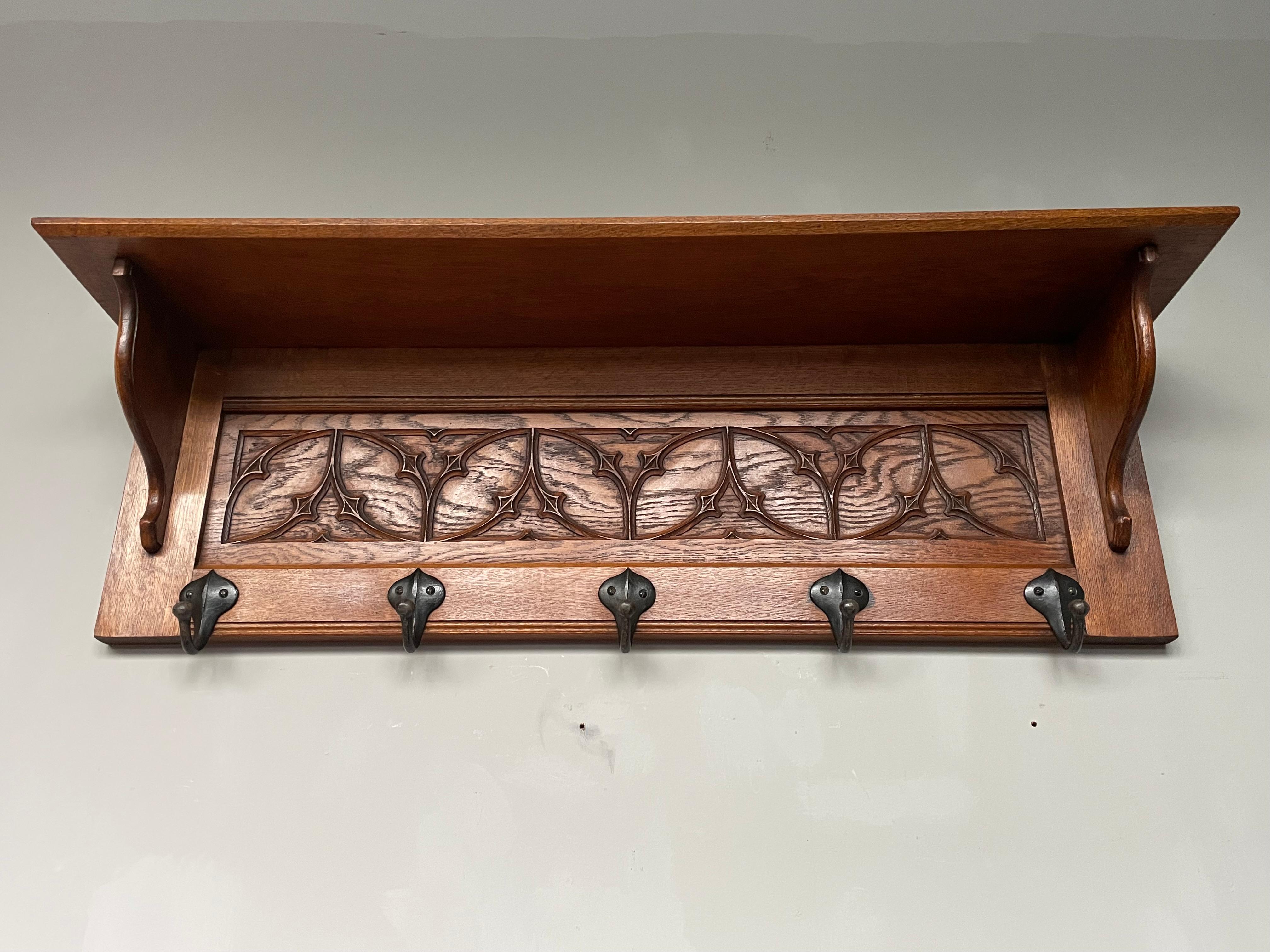 Handgeschnitzte gotische Revival Eiche Wandgarderobe w. Perfekte Schnitzereien & tolle Haken 7