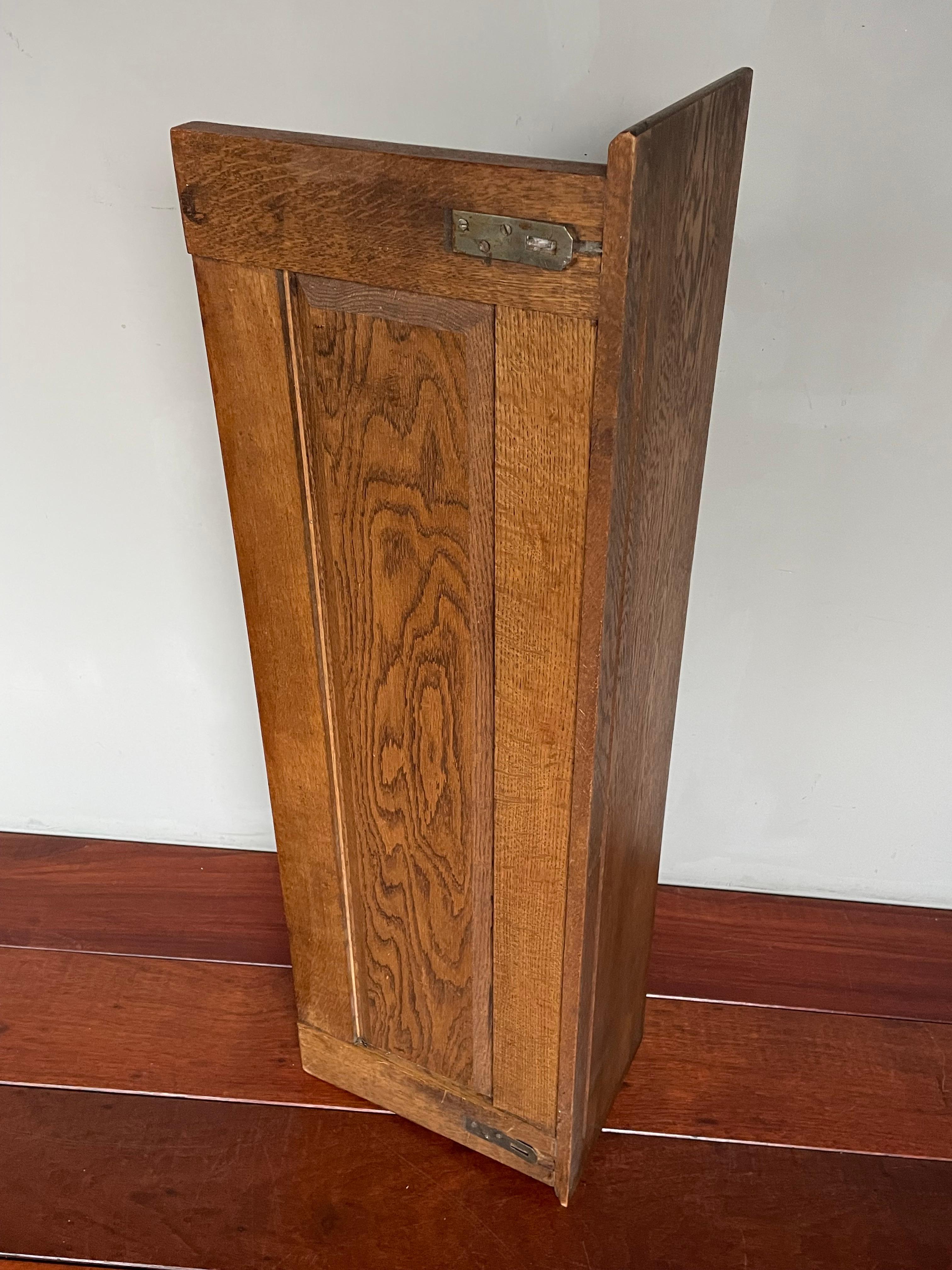 Handgeschnitzte gotische Revival Eiche Wandgarderobe w. Perfekte Schnitzereien & tolle Haken 10