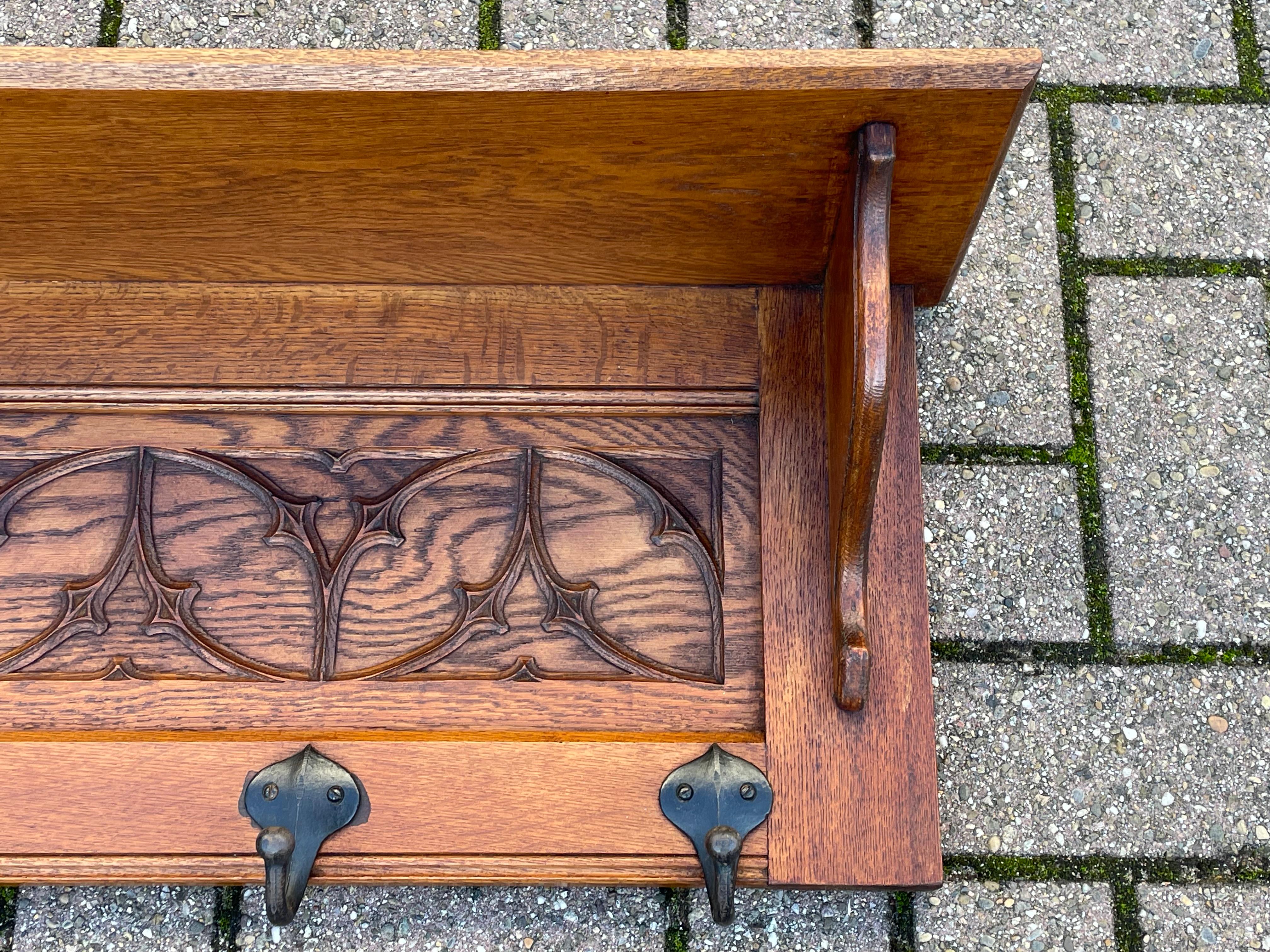 Handgeschnitzte gotische Revival Eiche Wandgarderobe w. Perfekte Schnitzereien & tolle Haken 2