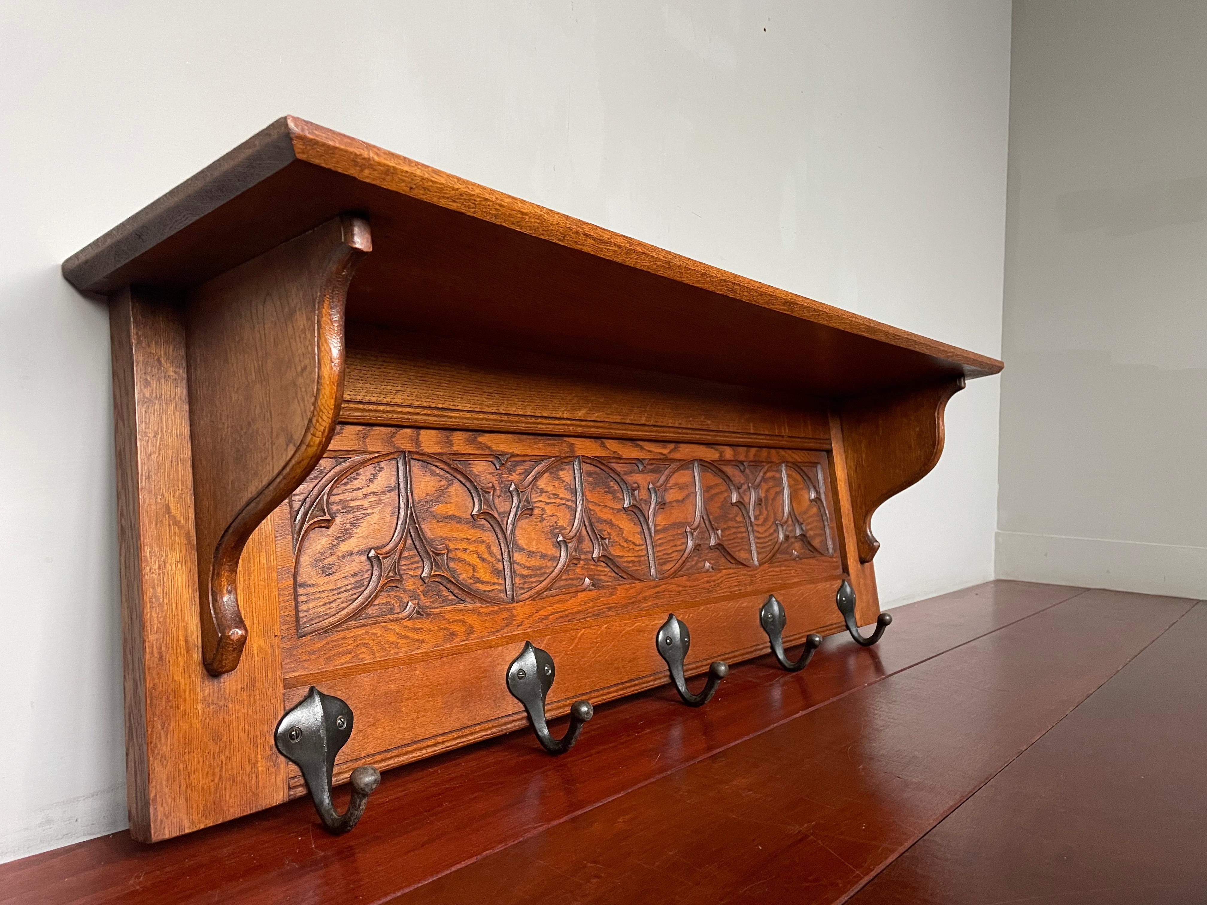 Handgeschnitzte gotische Revival Eiche Wandgarderobe w. Perfekte Schnitzereien & tolle Haken 1
