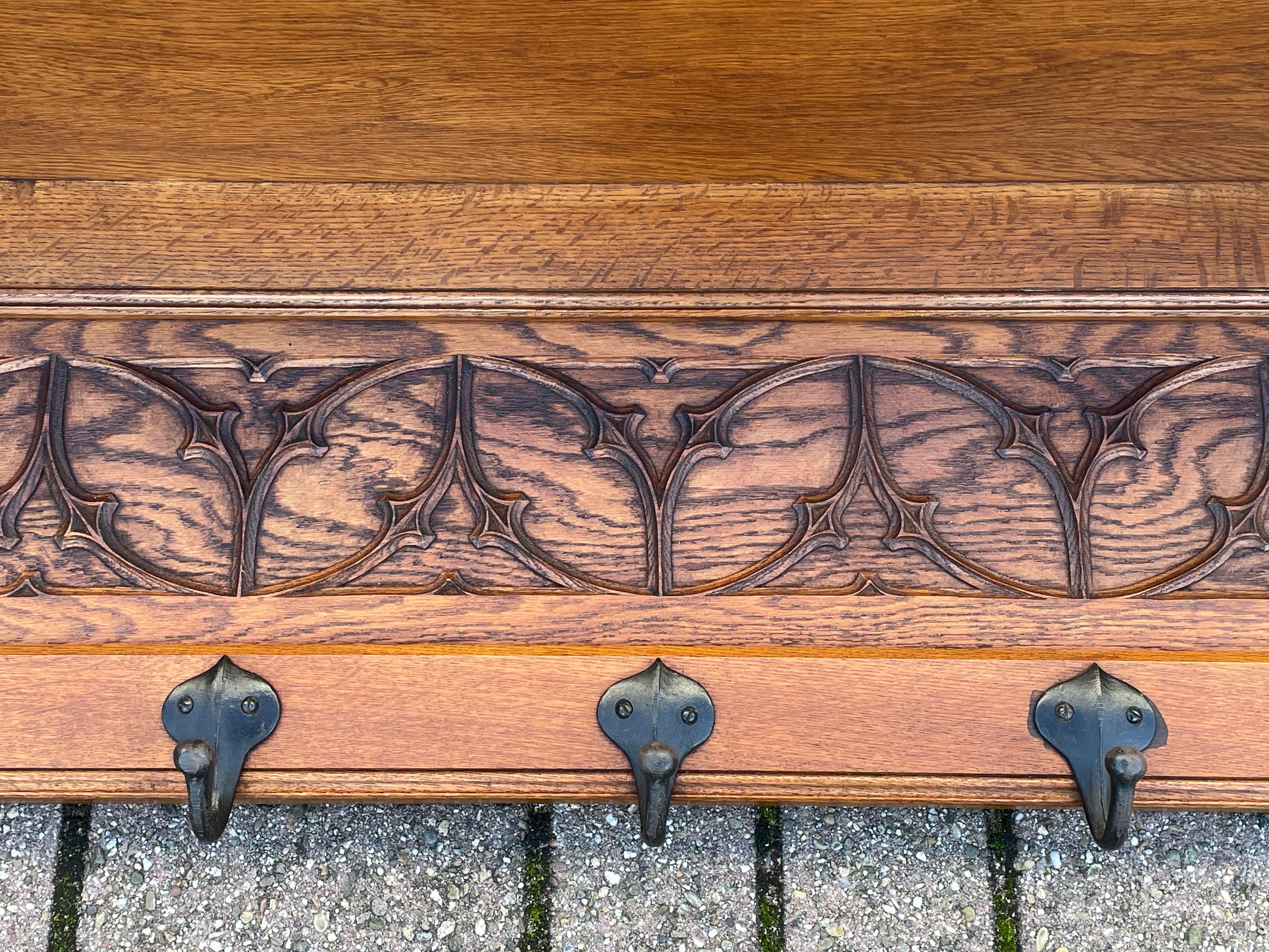 Handgeschnitzte gotische Revival Eiche Wandgarderobe w. Perfekte Schnitzereien & tolle Haken 4