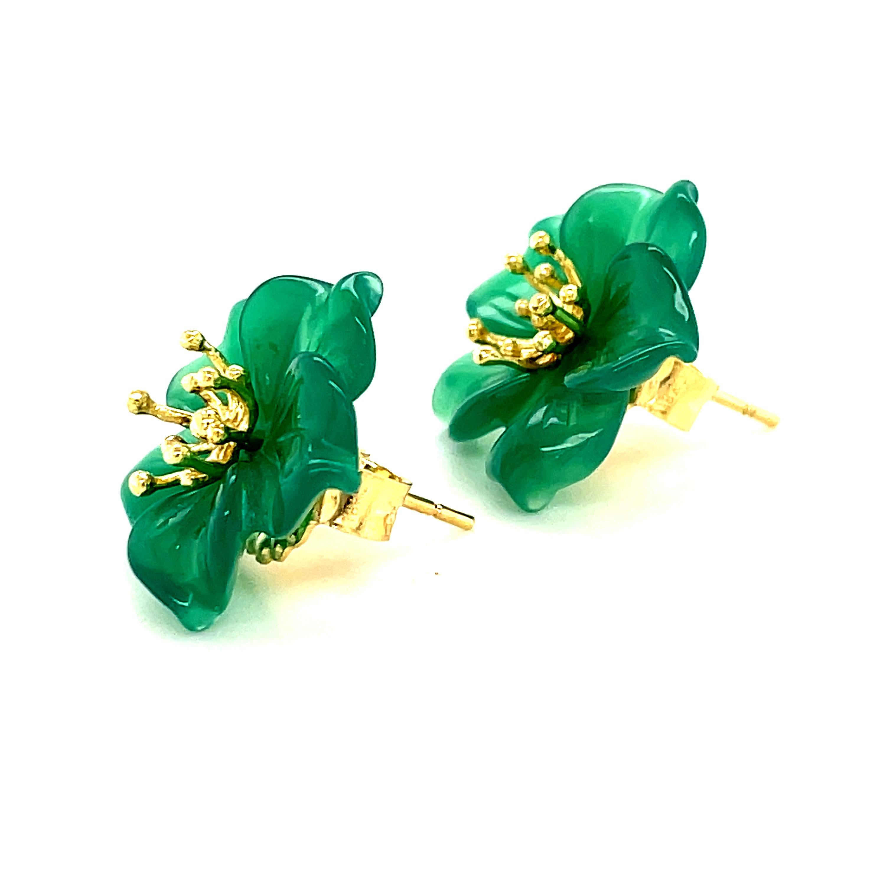 Hand Carved Green Agate Flower Earring 18K Yellow Gold Stamen Posts 4