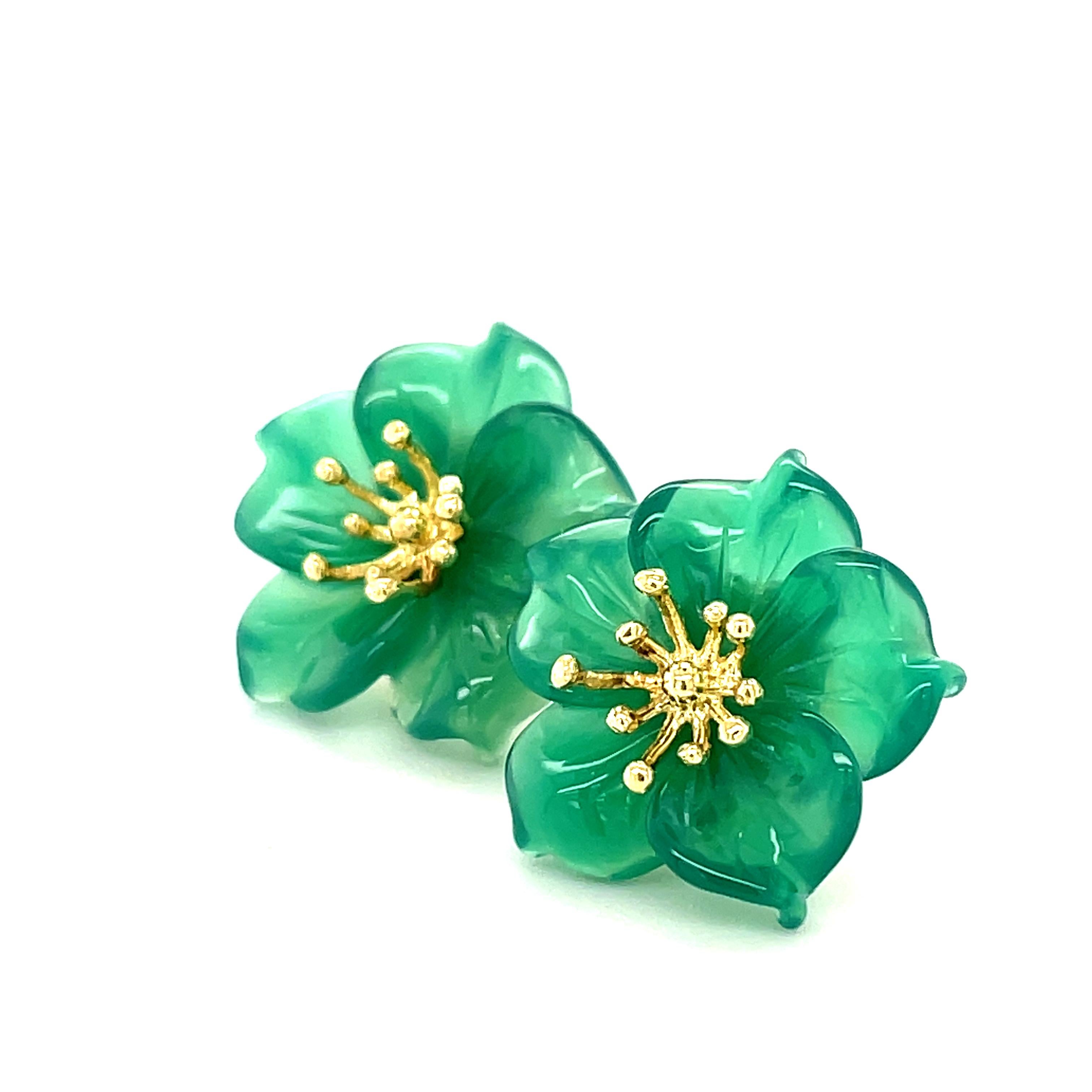 Hand Carved Green Agate Flower Earring 18K Yellow Gold Stamen Posts 7
