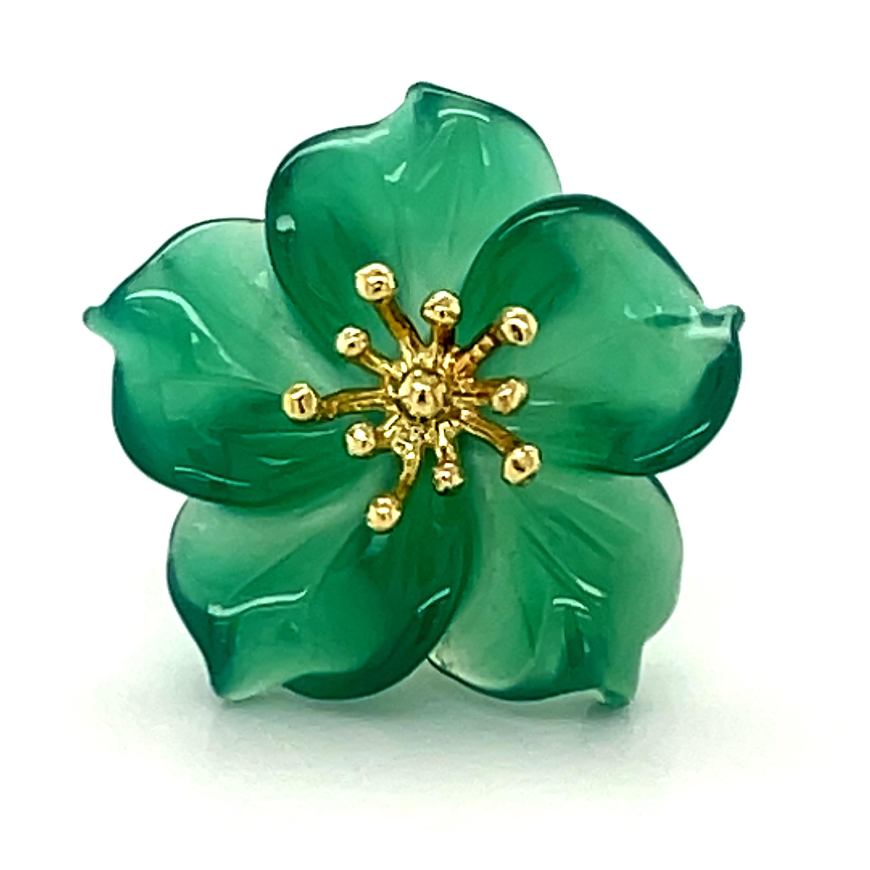 Hand Carved Green Agate Flower Earring 18K Yellow Gold Stamen Posts 8